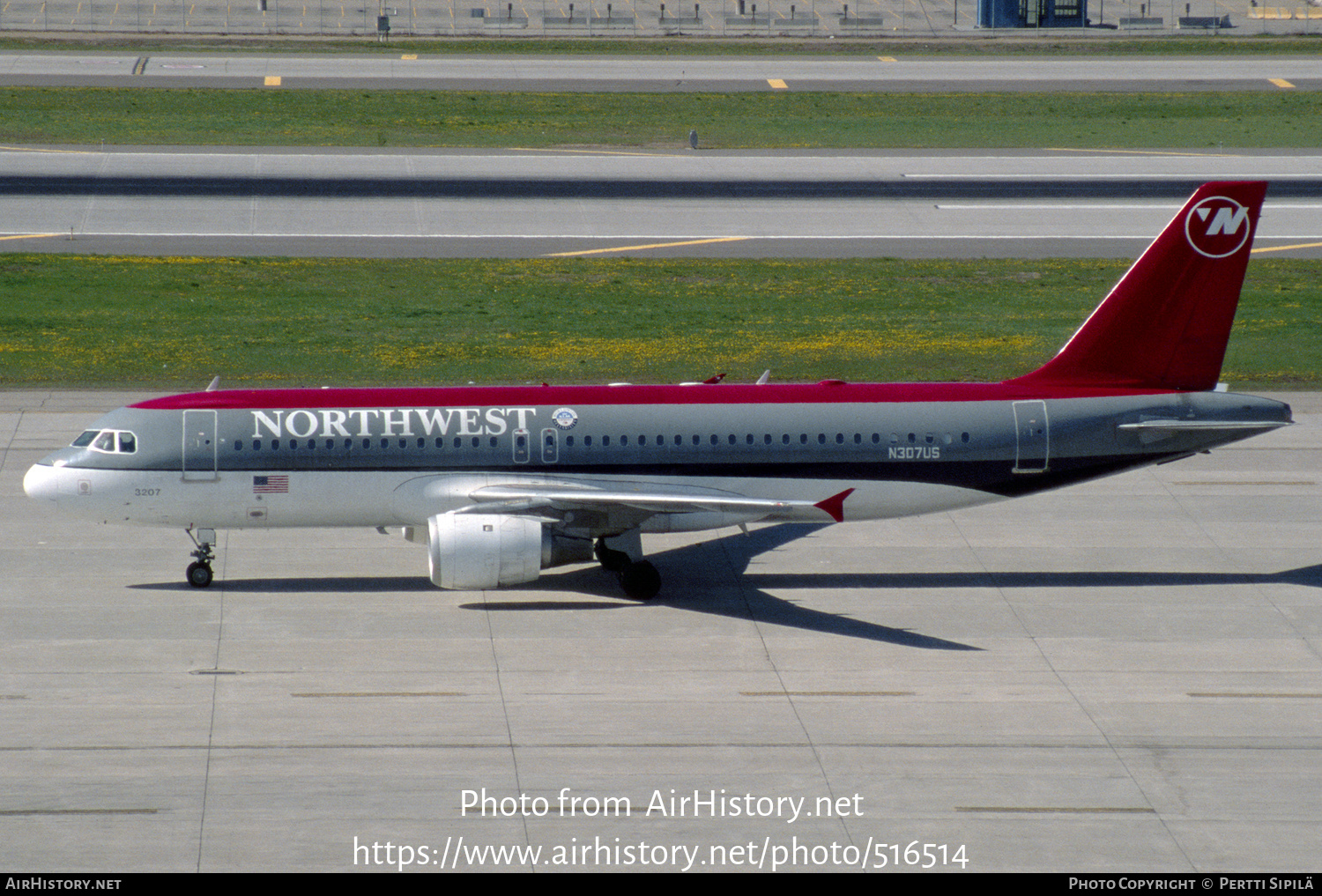 Aircraft Photo of N307US | Airbus A320-211 | Northwest Airlines | AirHistory.net #516514