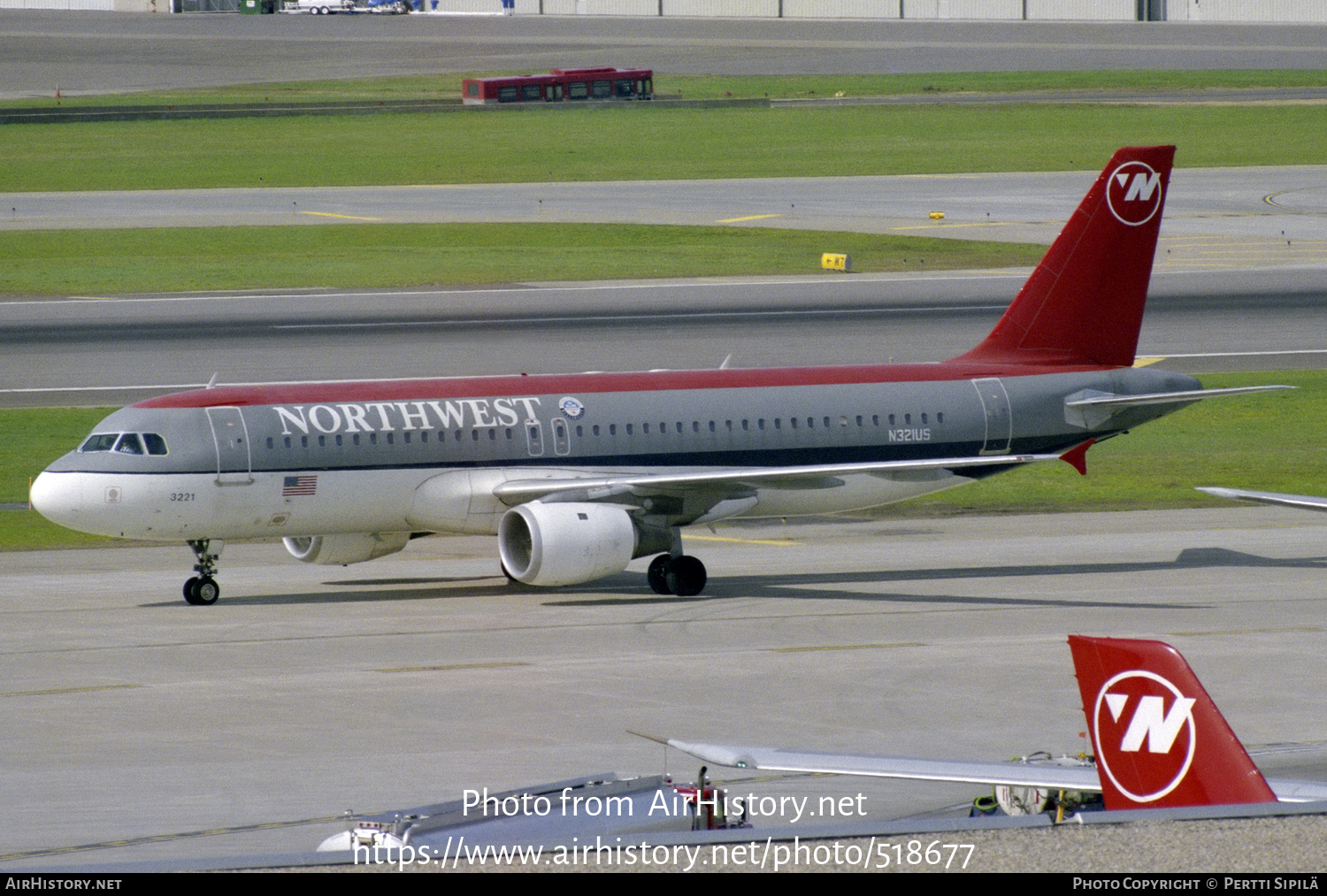 Aircraft Photo of N321US | Airbus A320-211 | Northwest Airlines | AirHistory.net #518677