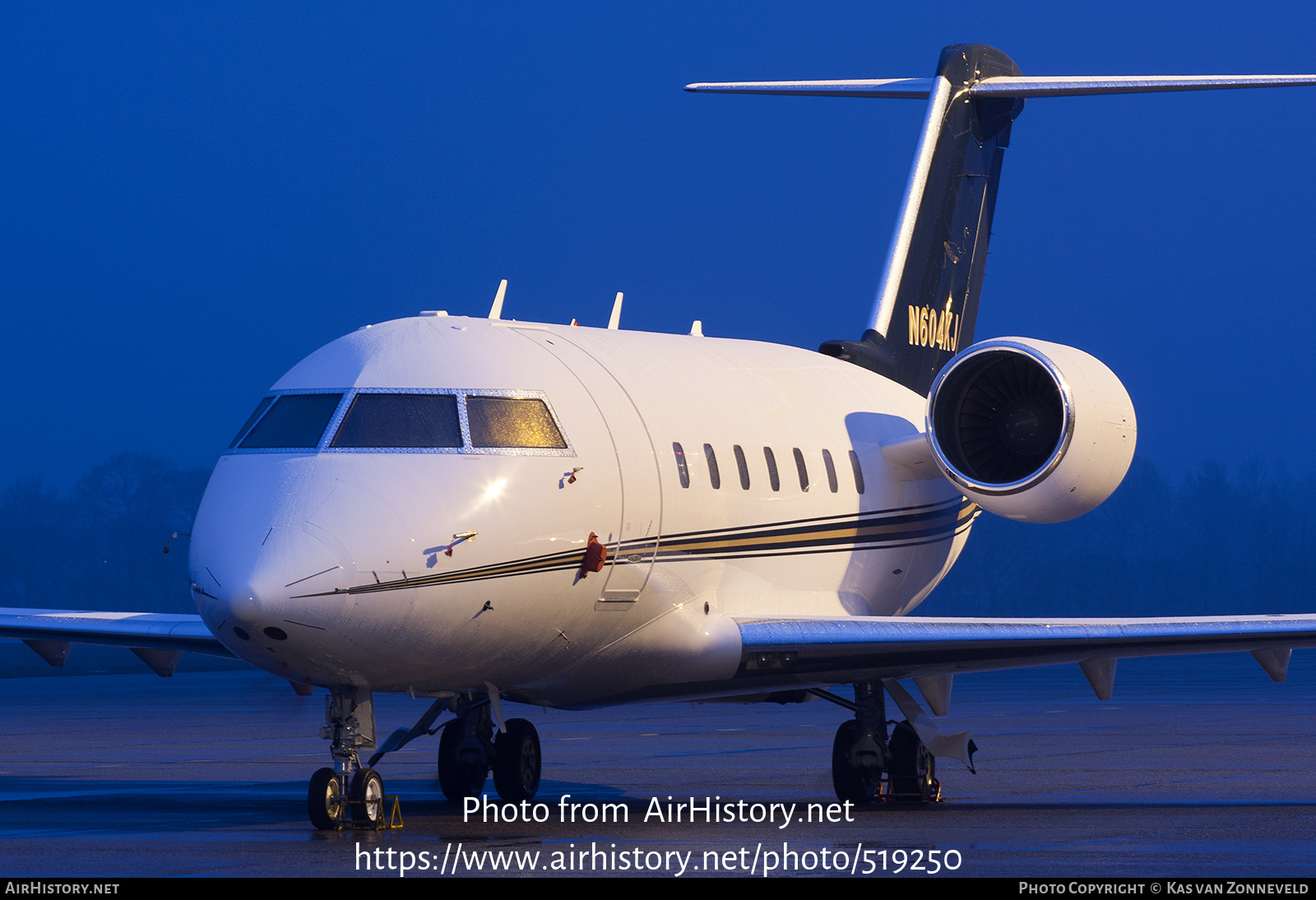 aircraft-photo-of-n604kj-canadair-challenger-604-cl-600-2b16