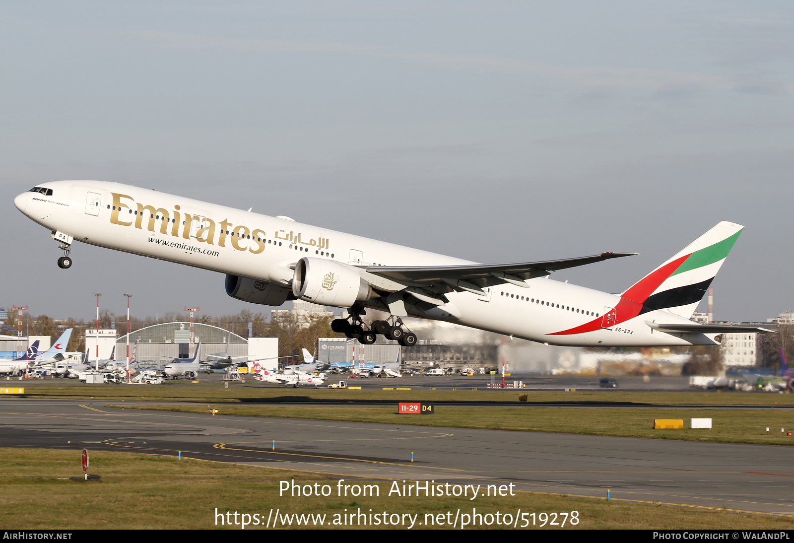 Aircraft Photo of A6-EPA | Boeing 777-31H/ER | Emirates | AirHistory.net #519278