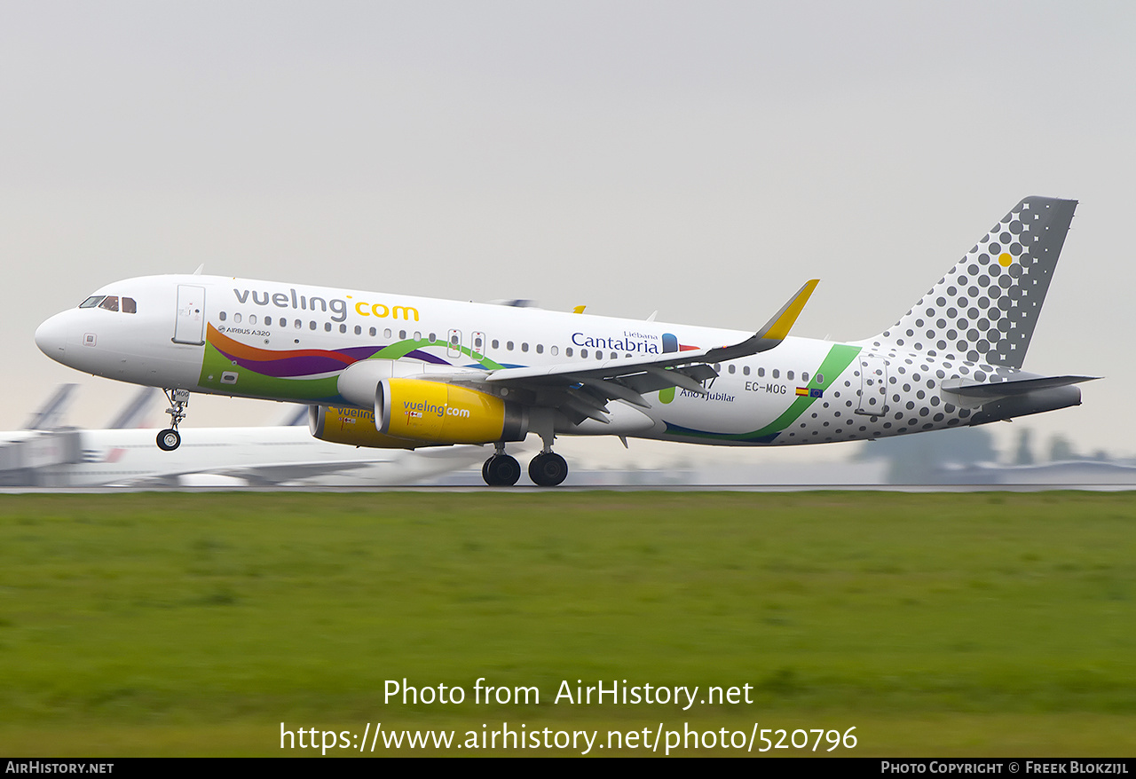 Aircraft Photo of EC-MOG | Airbus A320-232 | Vueling Airlines | AirHistory.net #520796