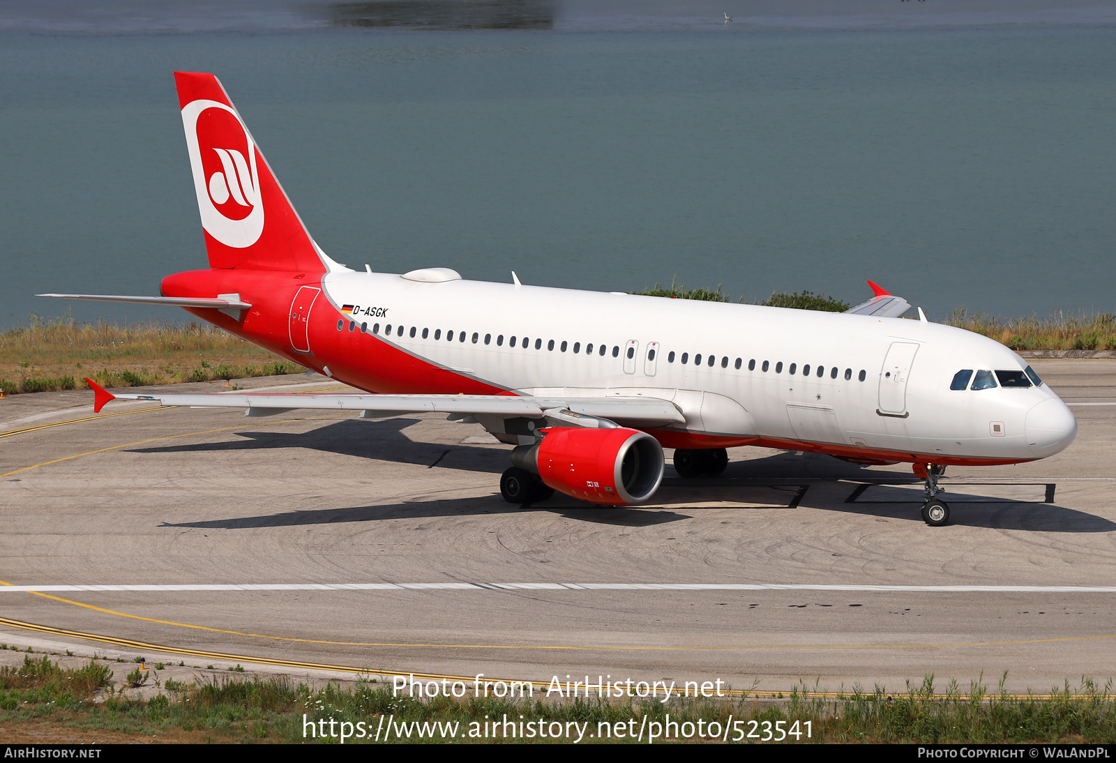 Aircraft Photo of D-ASGK | Airbus A320-214 | AirHistory.net #523541