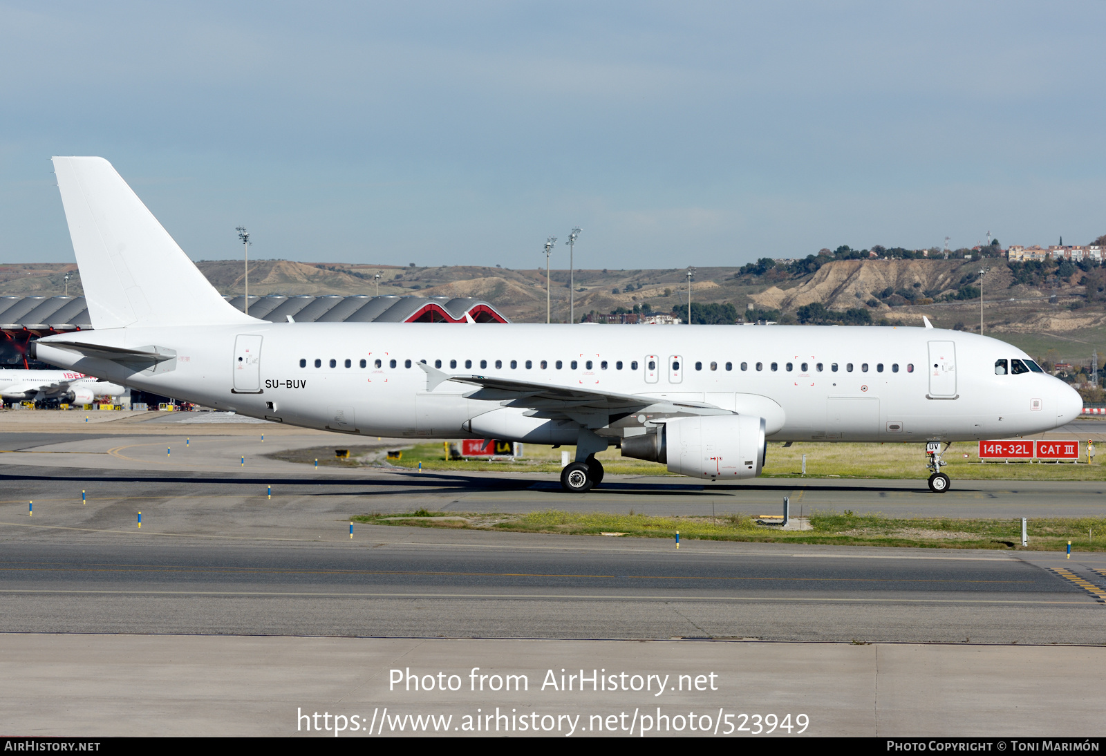 Aircraft Photo of SU-BUV | Airbus A320-214 | AirHistory.net #523949