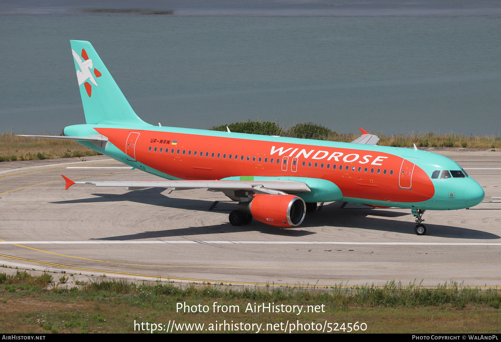 Aircraft Photo of UR-WRW | Airbus A320-214 | Windrose | AirHistory.net #524560