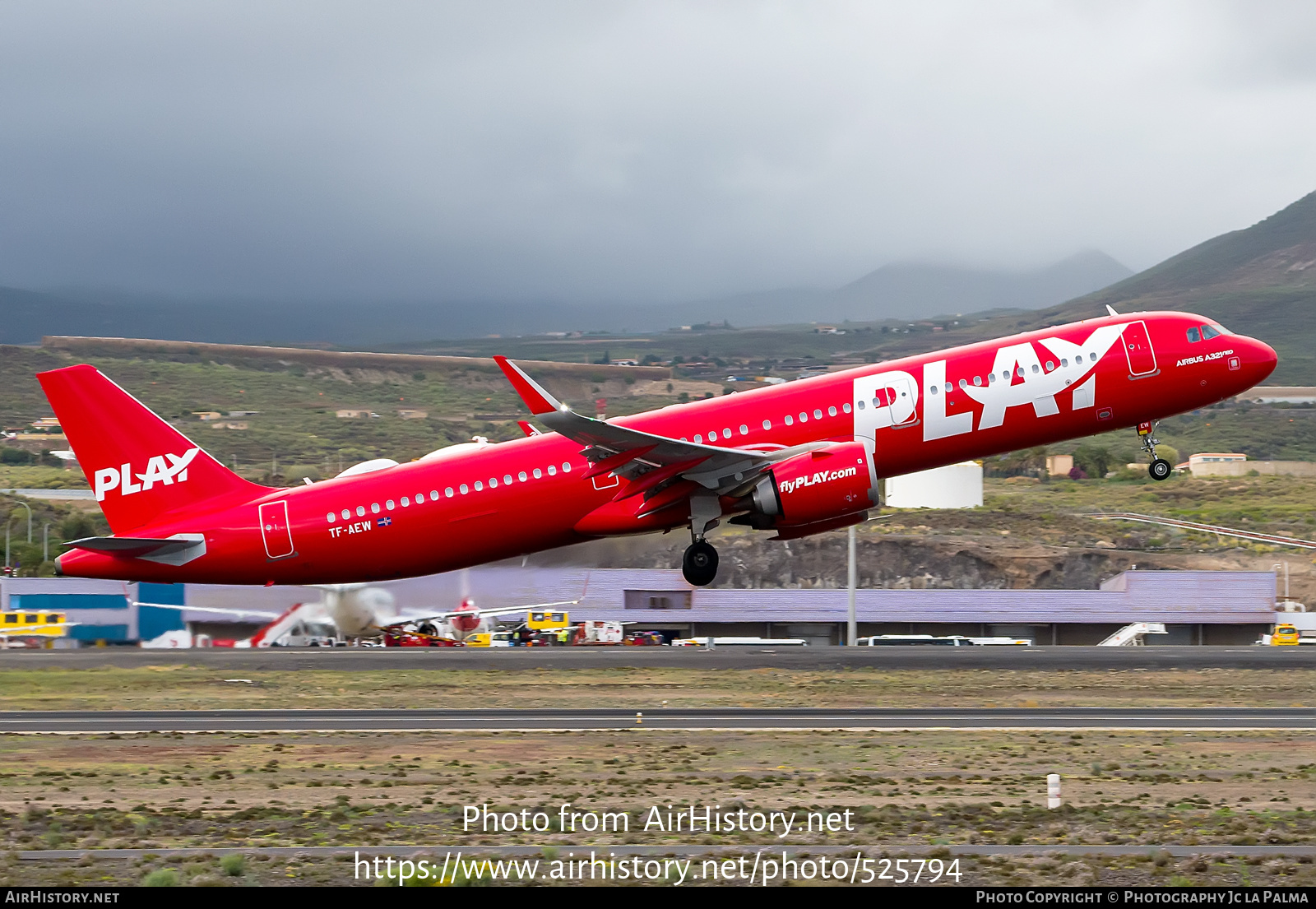 Aircraft Photo of TF-AEW | Airbus A321-251N | Play | AirHistory.net #525794