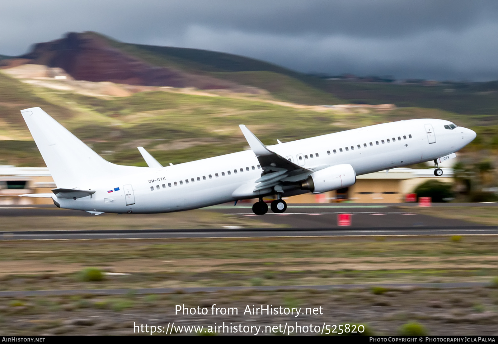 Aircraft Photo of OM-GTK | Boeing 737-86N | AirHistory.net #525820