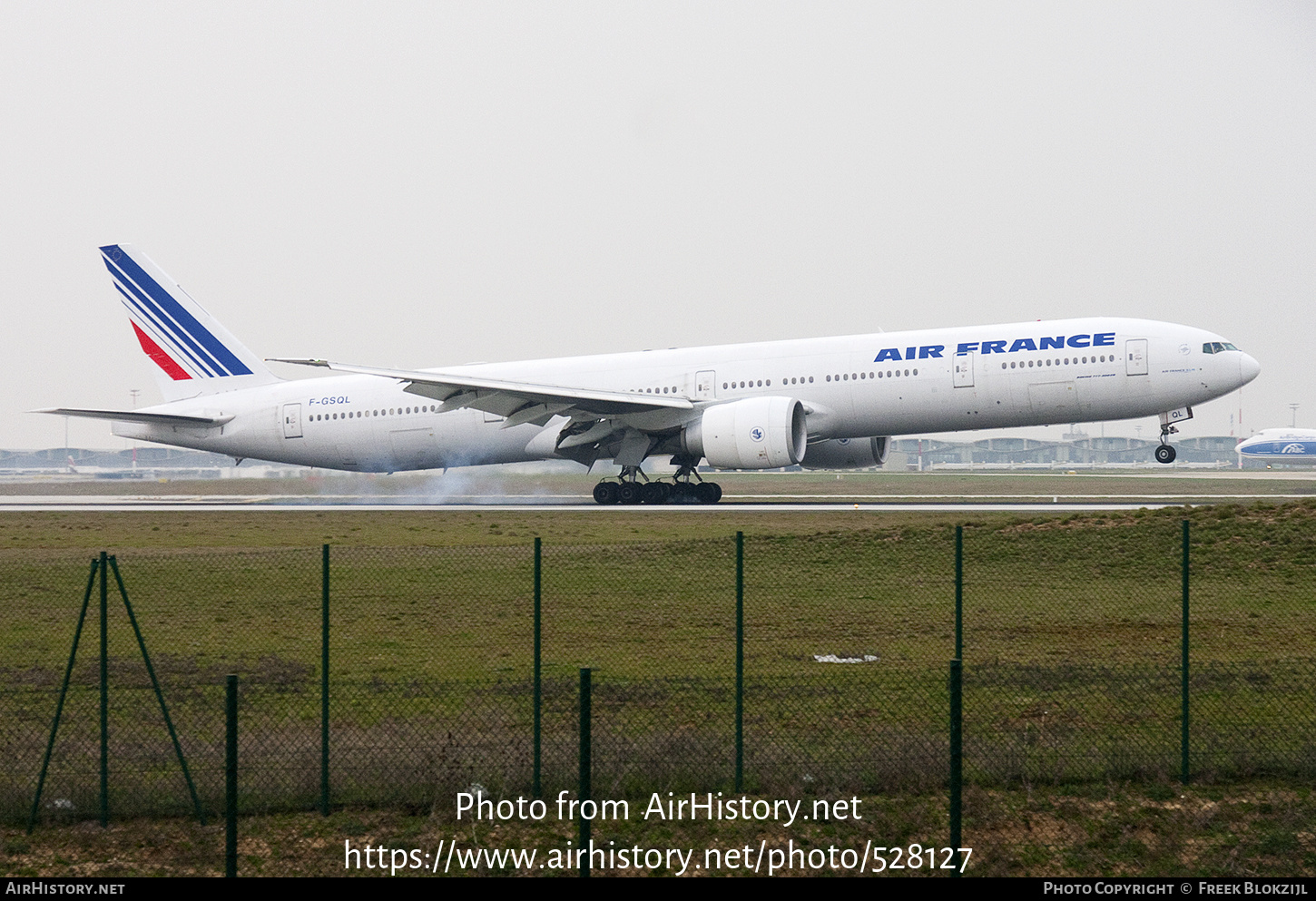 Aircraft Photo of F-GSQL | Boeing 777-328/ER | Air France | AirHistory.net #528127