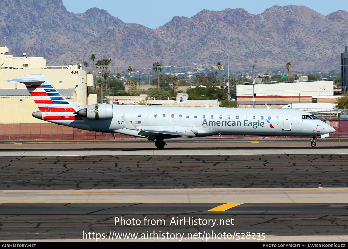 Aircraft Photo of N718EV | Bombardier CRJ-701ER (CL-600-2C10) | American Eagle | AirHistory.net #528235