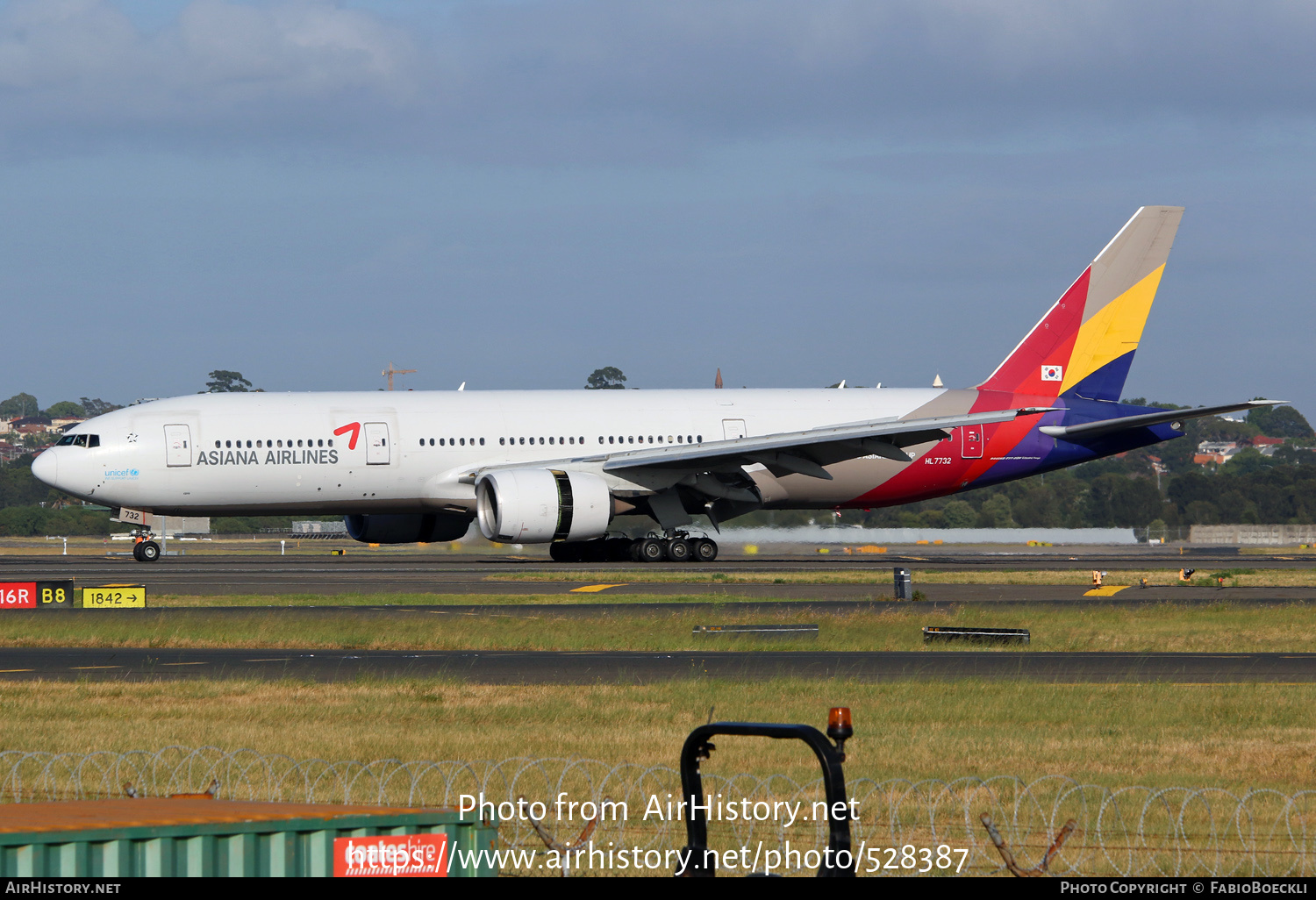 Aircraft Photo of HL7732 | Boeing 777-28E/ER | Asiana Airlines | AirHistory.net #528387