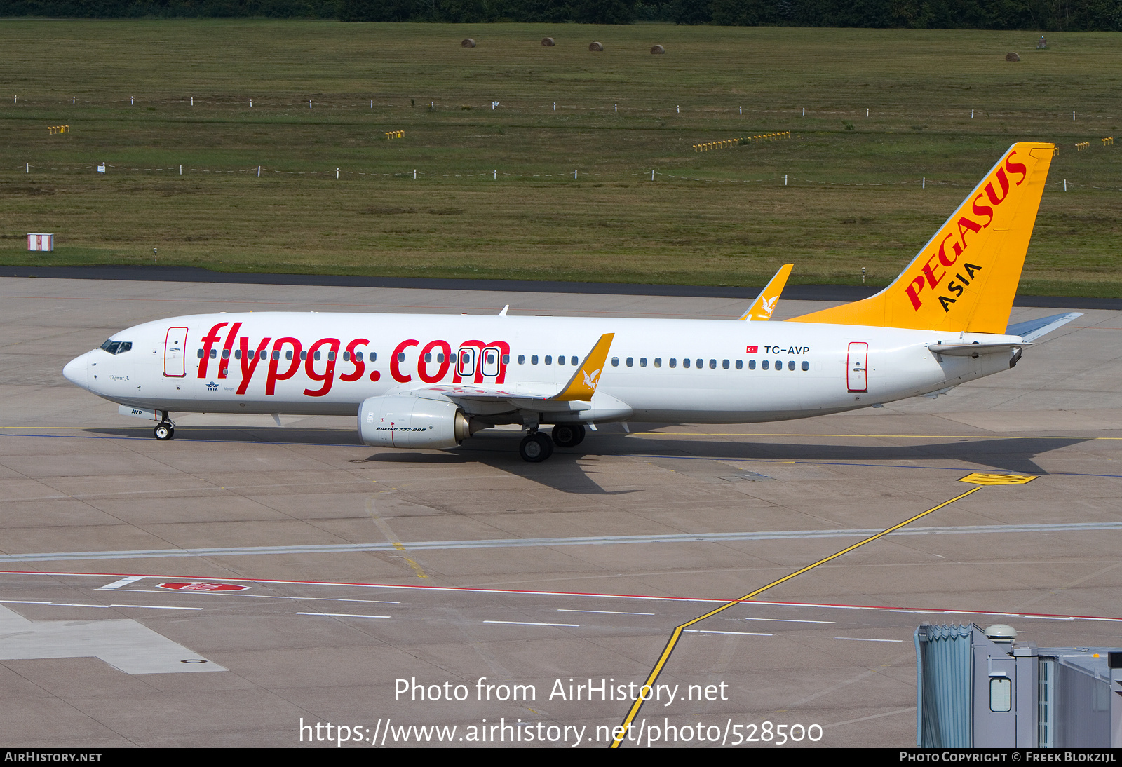 Aircraft Photo of TC-AVP | Boeing 737-82R | Pegasus Asia | AirHistory.net #528500