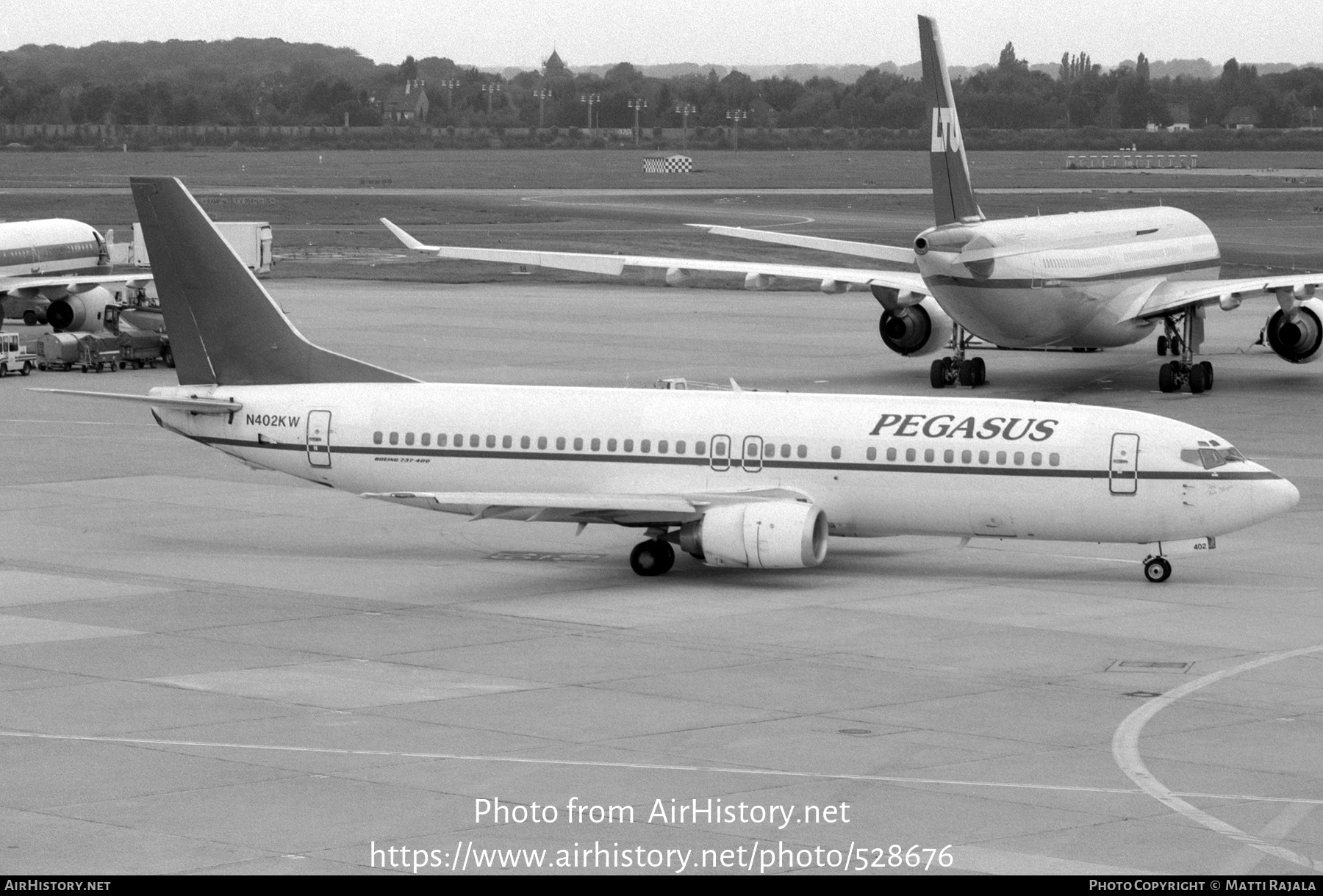 Aircraft Photo of N402KW | Boeing 737-4Q8 | Pegasus Airlines | AirHistory.net #528676