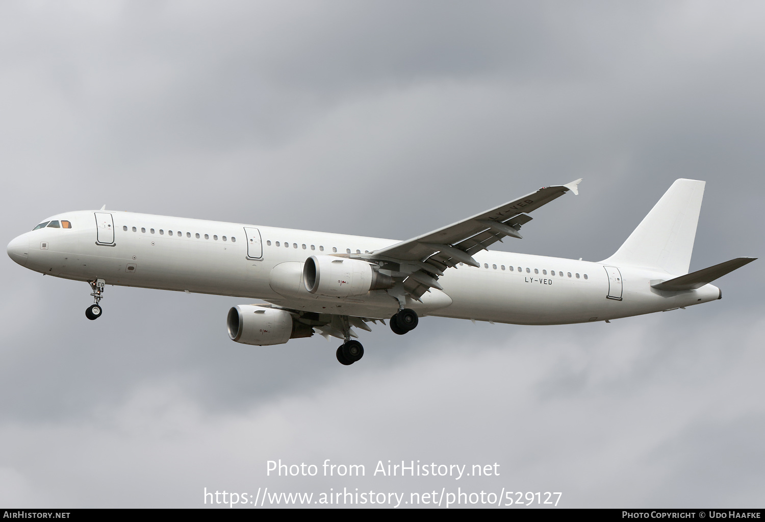 Aircraft Photo of LY-VED | Airbus A321-211 | AirHistory.net #529127