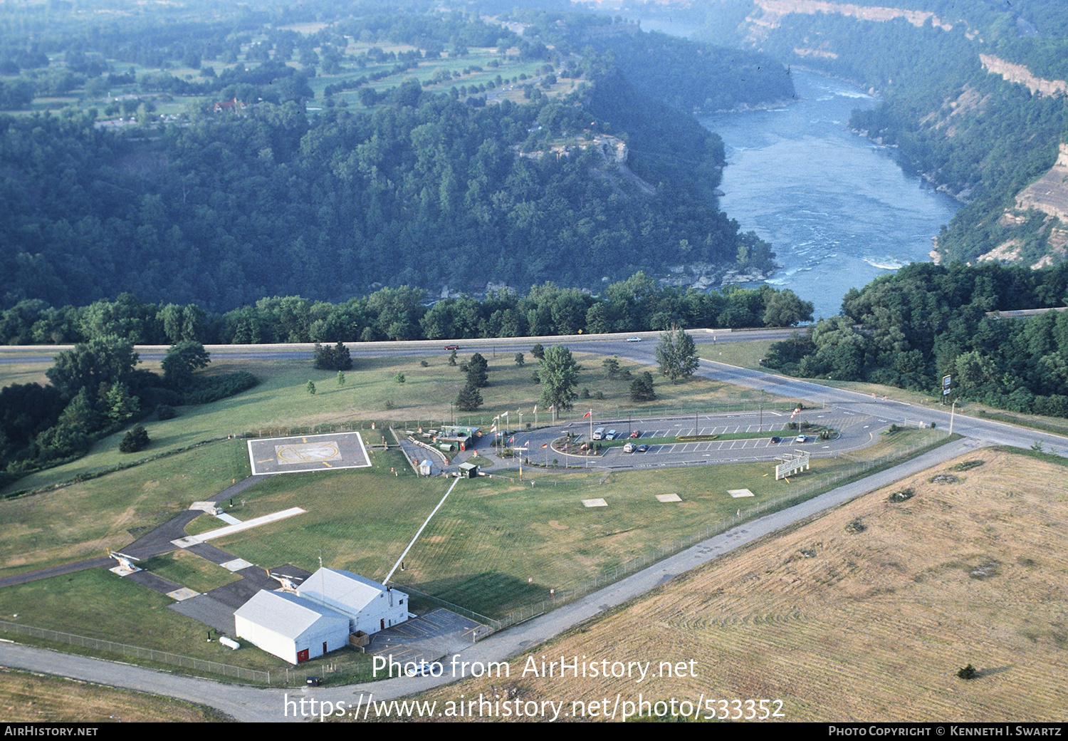 Airport photo of Niagara Falls - Heliport (CPQ3) in Ontario, Canada | AirHistory.net #533352