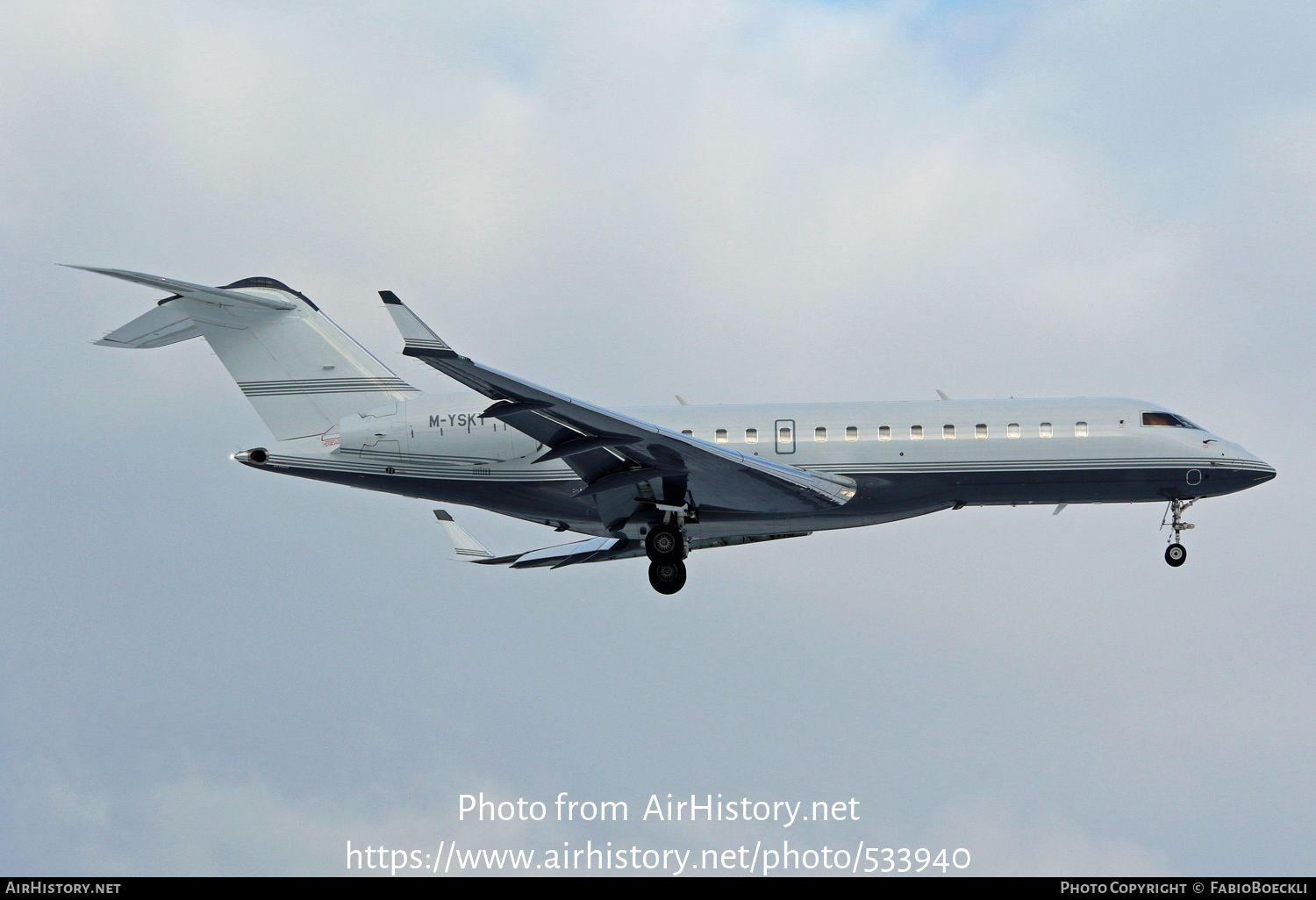 Aircraft Photo of M-YSKY | Bombardier Global 6000 (BD-700-1A10) | AirHistory.net #533940