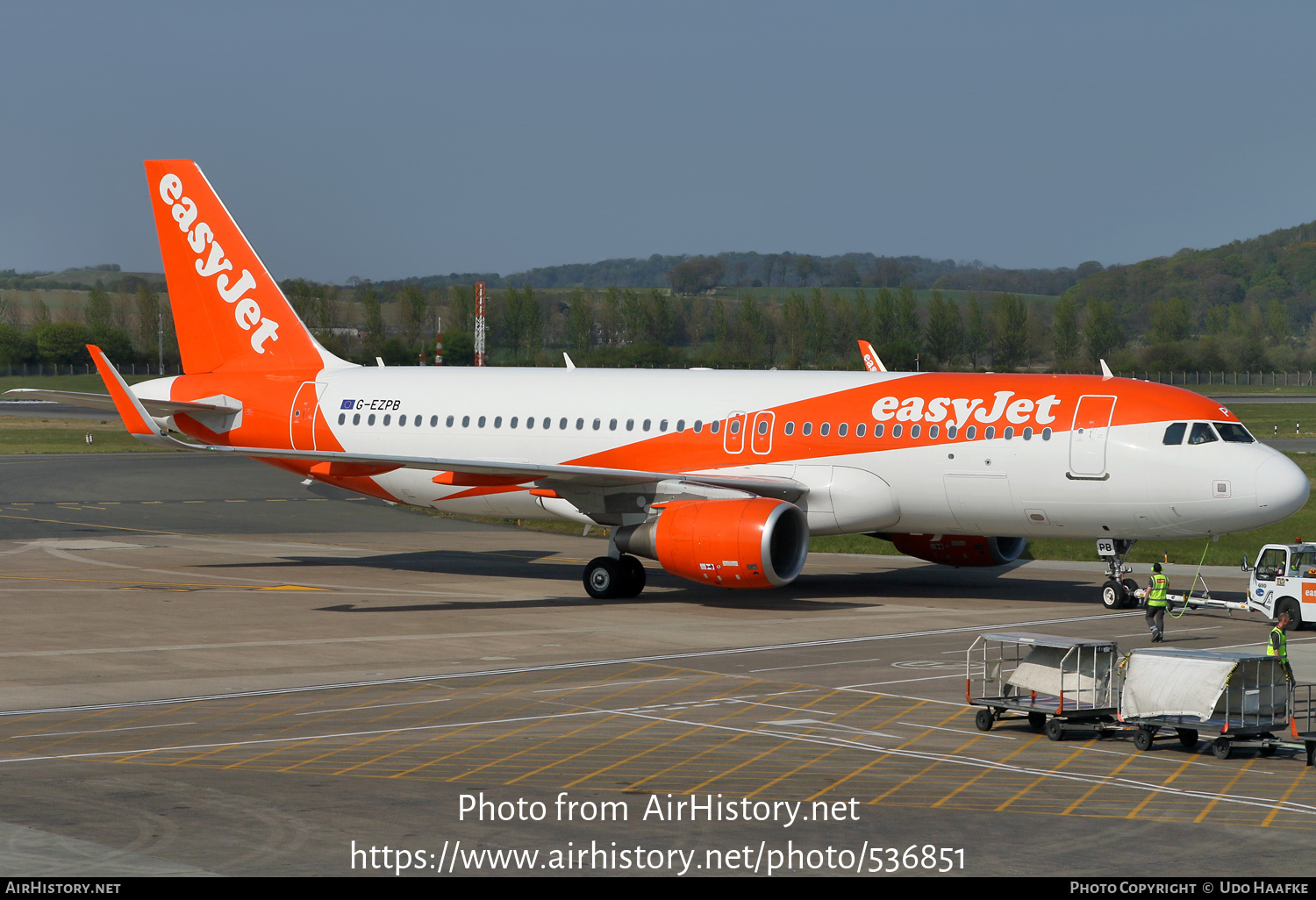 Aircraft Photo of G-EZPB | Airbus A320-214 | EasyJet | AirHistory.net #536851