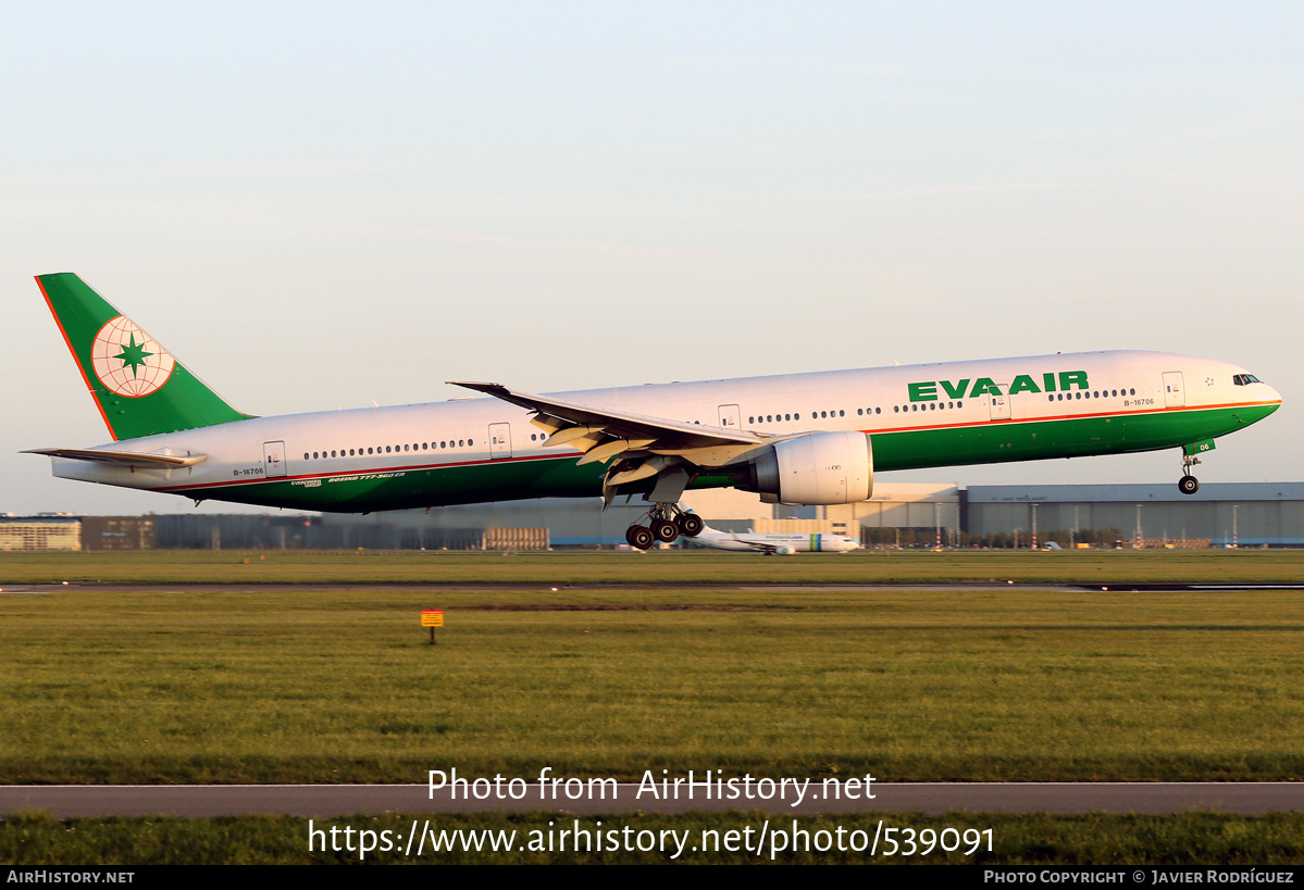 Aircraft Photo of B-16706 | Boeing 777-35E/ER | EVA Air | AirHistory.net #539091