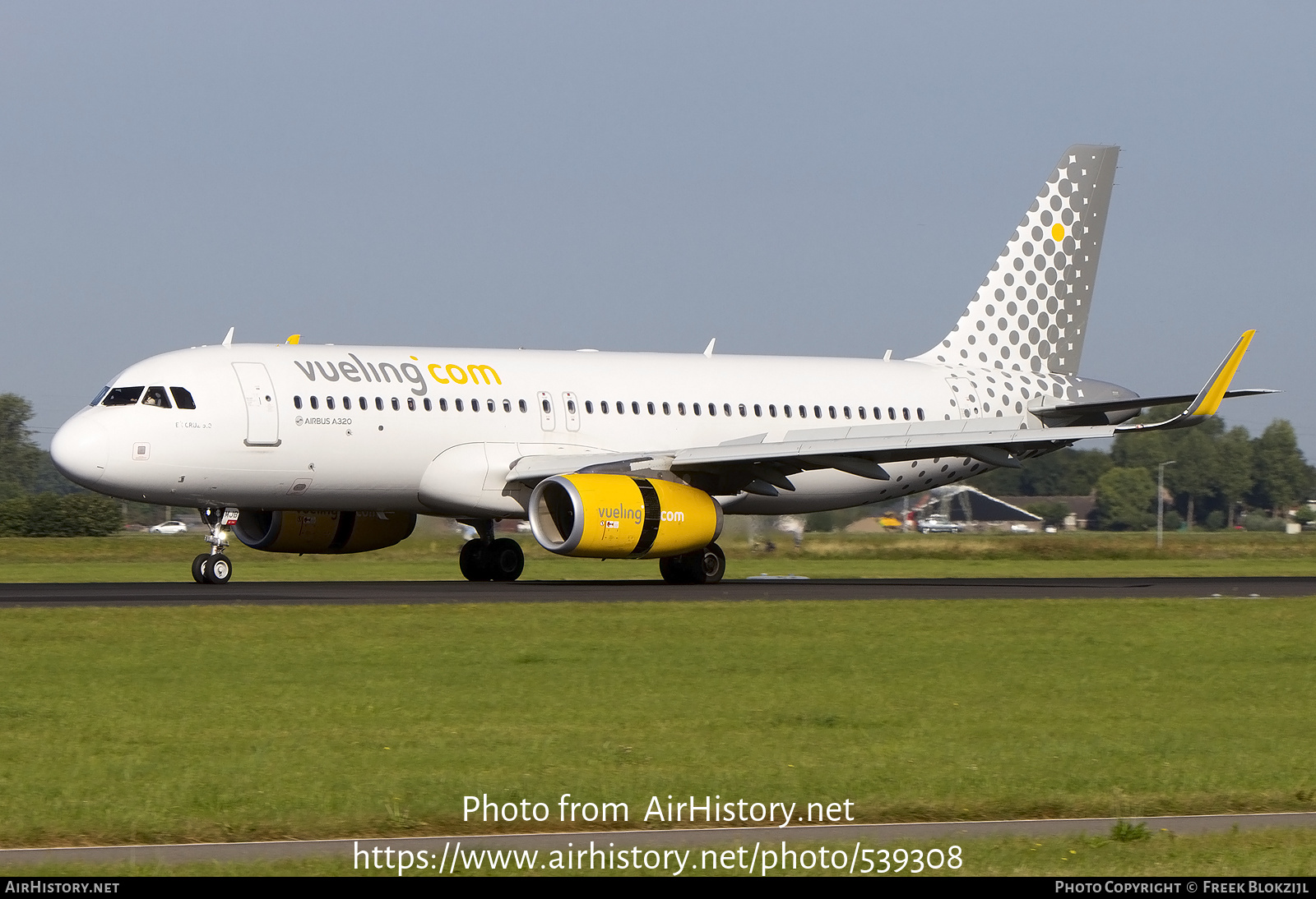 Aircraft Photo of EC-MJB | Airbus A320-232 | Vueling Airlines | AirHistory.net #539308