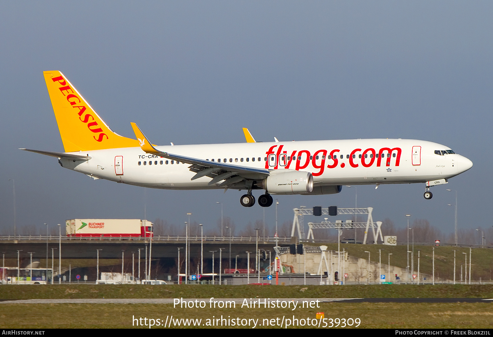 Aircraft Photo of TC-CRA | Boeing 737-8H6 | Pegasus Airlines | AirHistory.net #539309