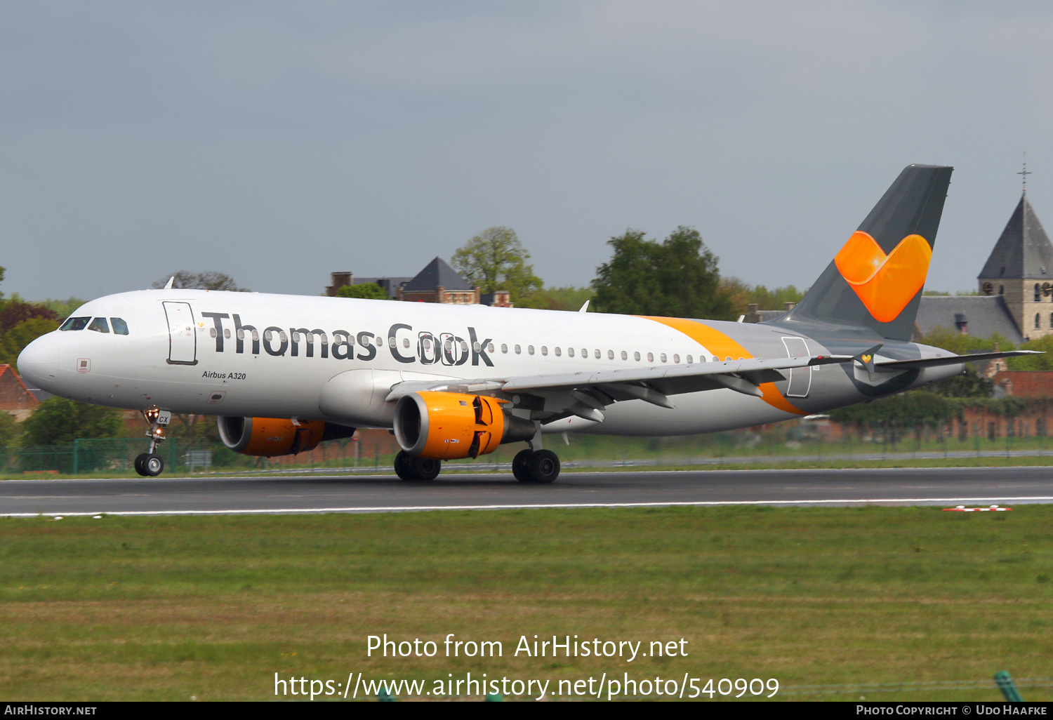 Aircraft Photo of OO-TCX | Airbus A320-212 | Thomas Cook Airlines | AirHistory.net #540909