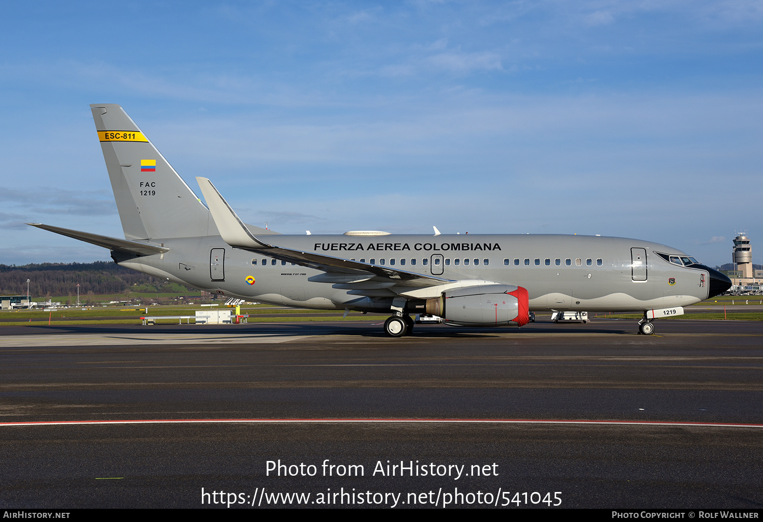 Aircraft Photo of FAC1219 | Boeing 737-732 | Colombia - Air Force | AirHistory.net #541045