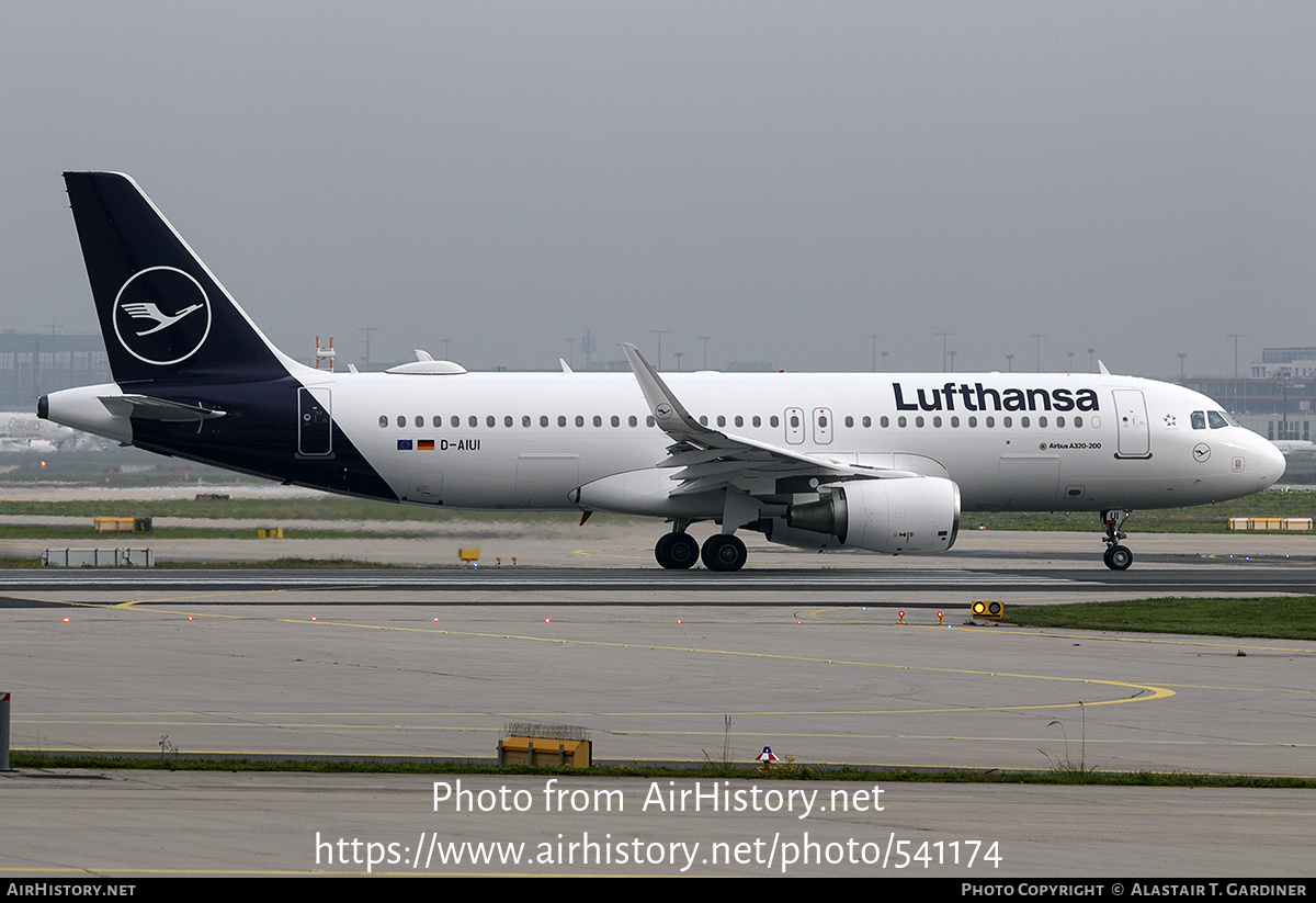 Aircraft Photo of D-AIUI | Airbus A320-214 | Lufthansa | AirHistory.net #541174