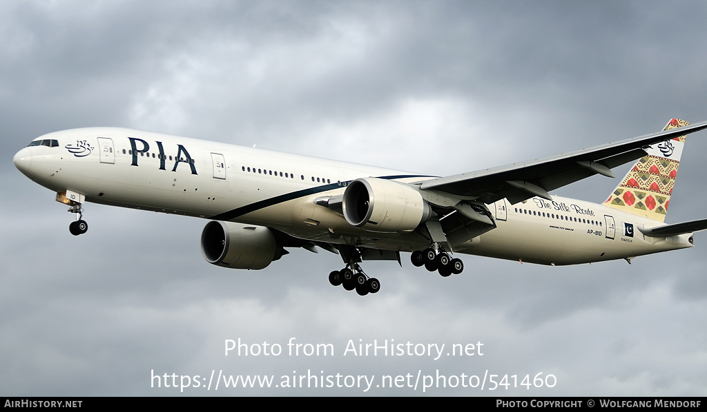 Aircraft Photo of AP-BID | Boeing 777-340/ER | Pakistan International Airlines - PIA | AirHistory.net #541460