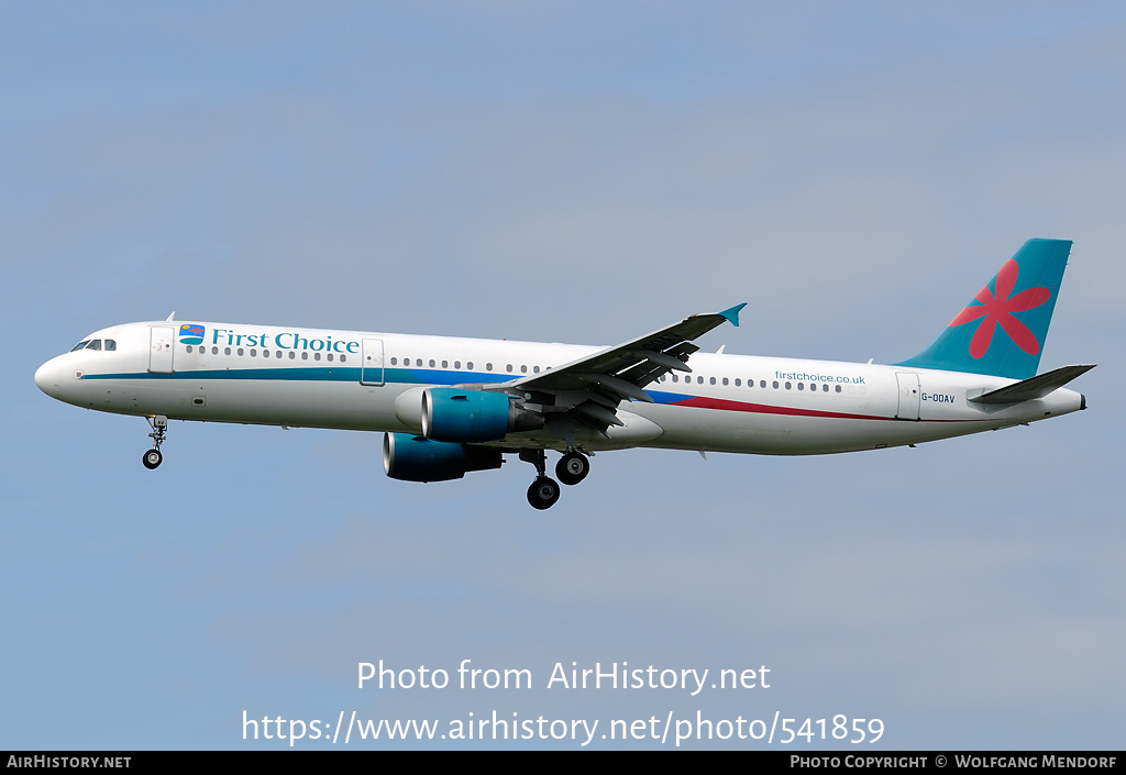 Aircraft Photo of G-OOAV | Airbus A321-211 | First Choice Airways | AirHistory.net #541859