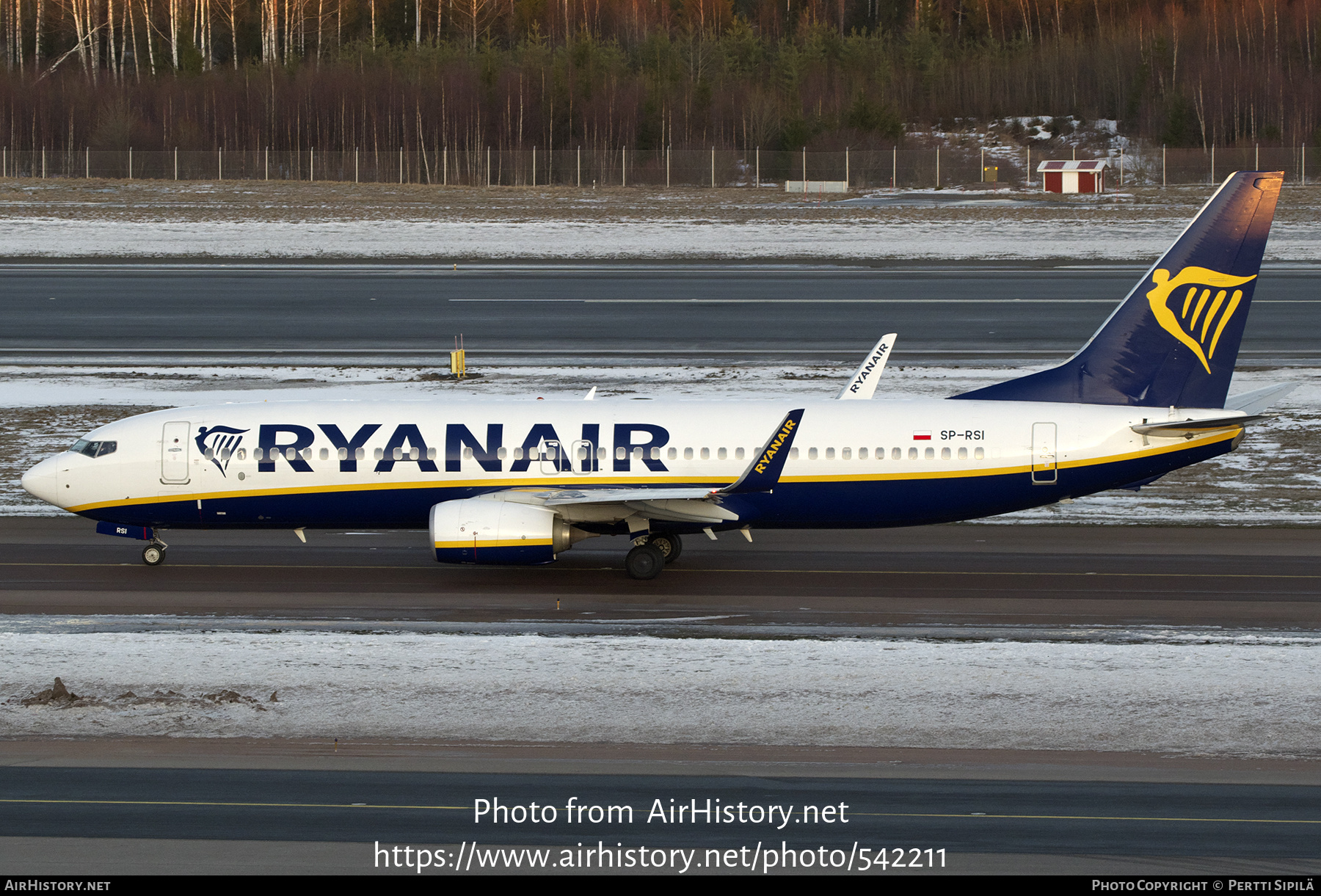 Aircraft Photo of SP-RSI | Boeing 737-8AS | Ryanair | AirHistory.net #542211