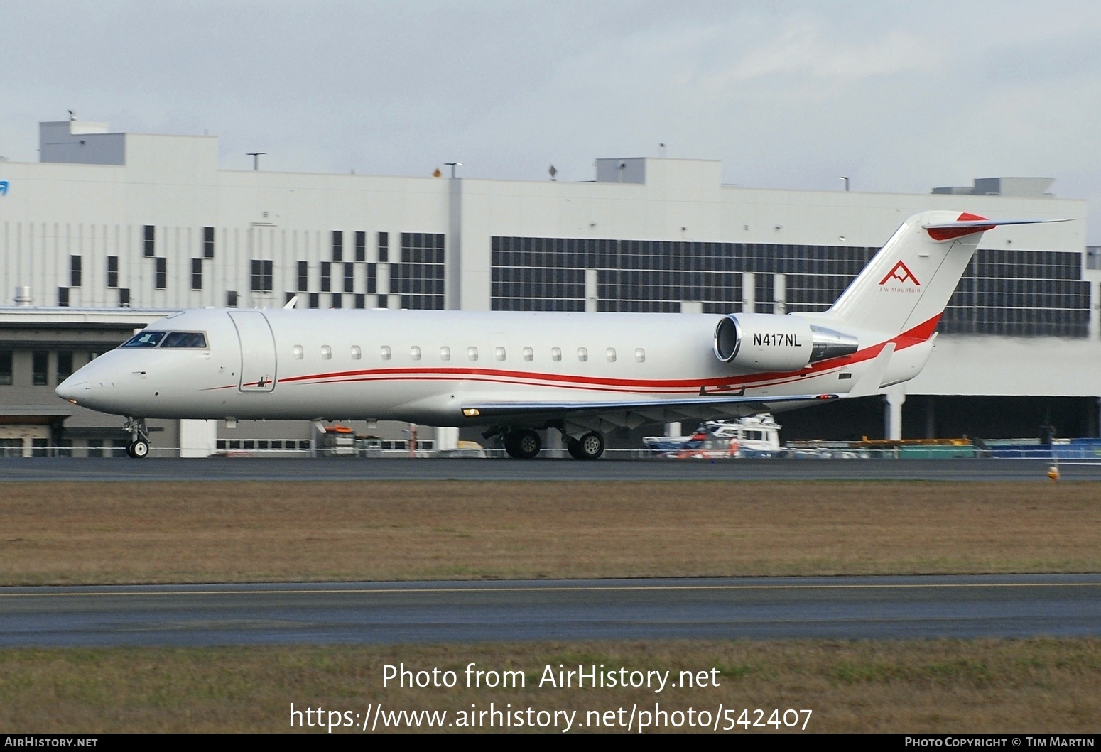 Aircraft Photo of N417NL | Bombardier Challenger 850 (CRJ-200SE/CL-600-2B19) | AirHistory.net #542407