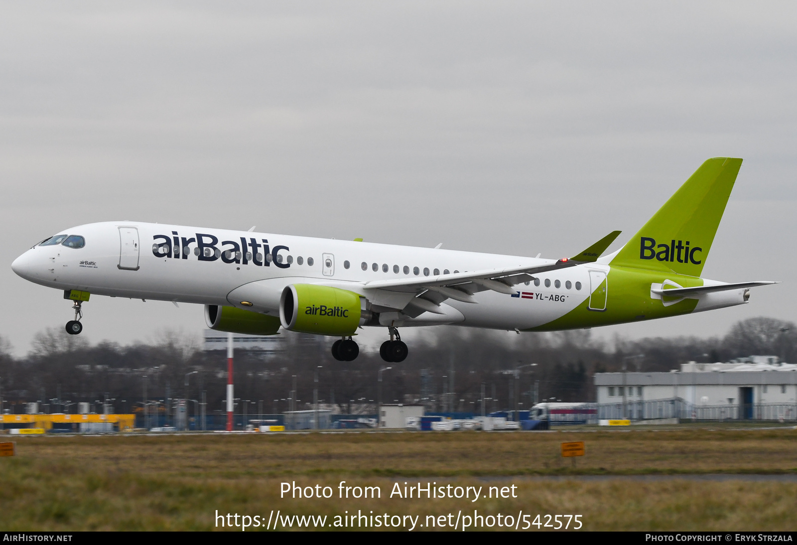 Aircraft Photo of YL-ABG | Airbus A220-371 (BD-500-1A11) | AirBaltic | AirHistory.net #542575