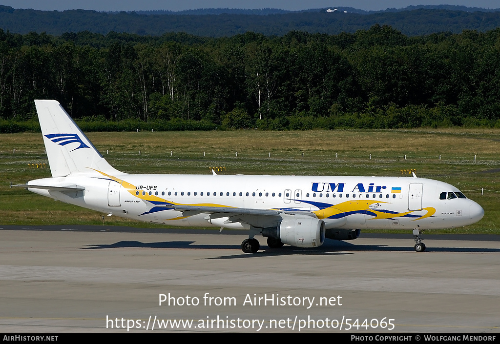 Aircraft Photo of UR-UFB | Airbus A320-211 | UM Air - Ukrainian-Mediterranean Airlines | AirHistory.net #544065