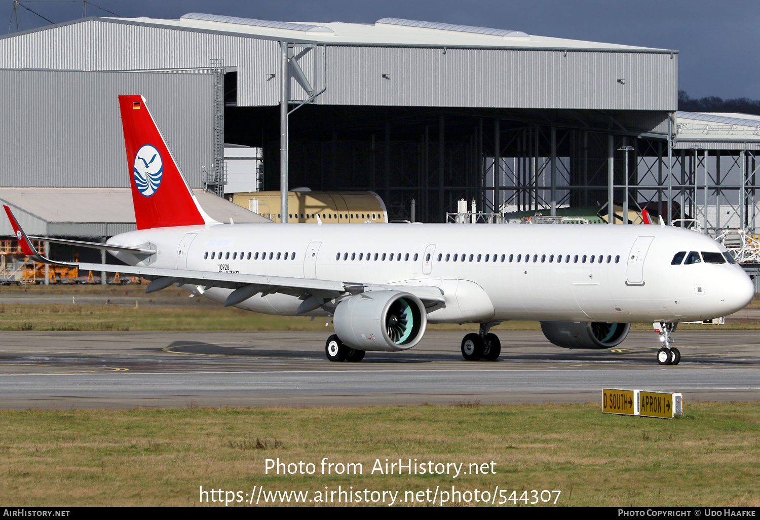 Aircraft Photo of D-AZYC / YR-WOW | Airbus A321-271NX | HiSky | AirHistory.net #544307