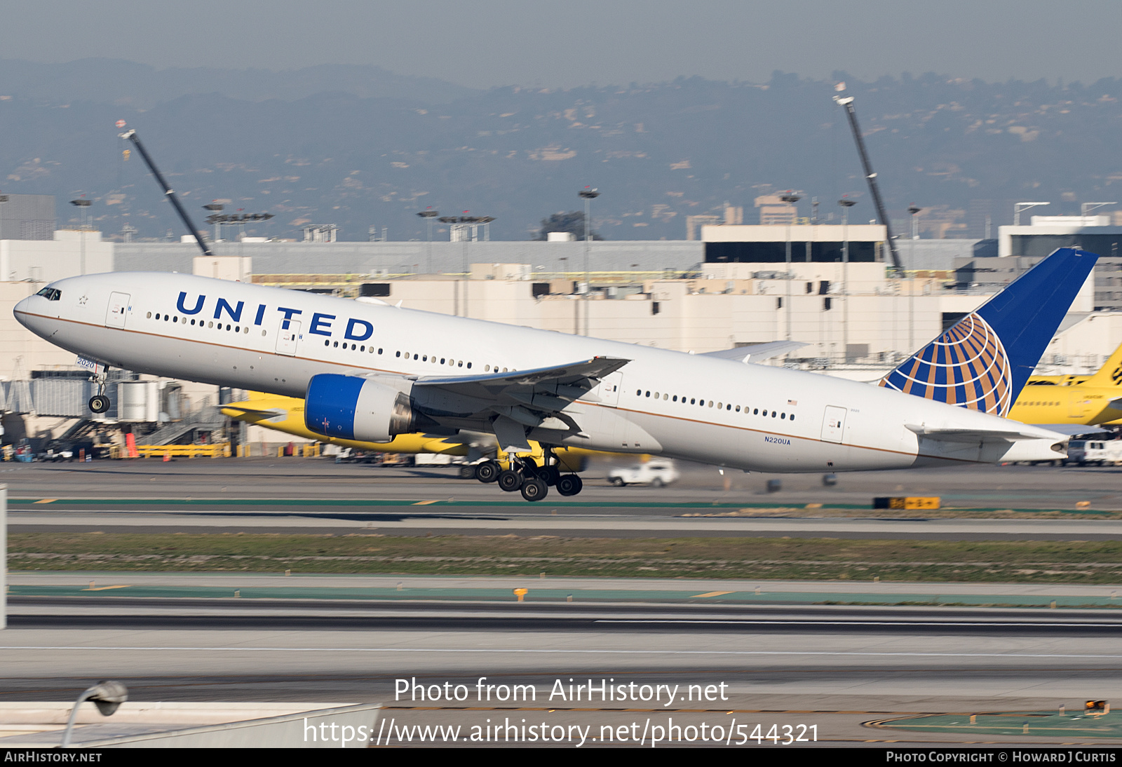 Aircraft Photo of N220UA | Boeing 777-222/ER | United Airlines | AirHistory.net #544321