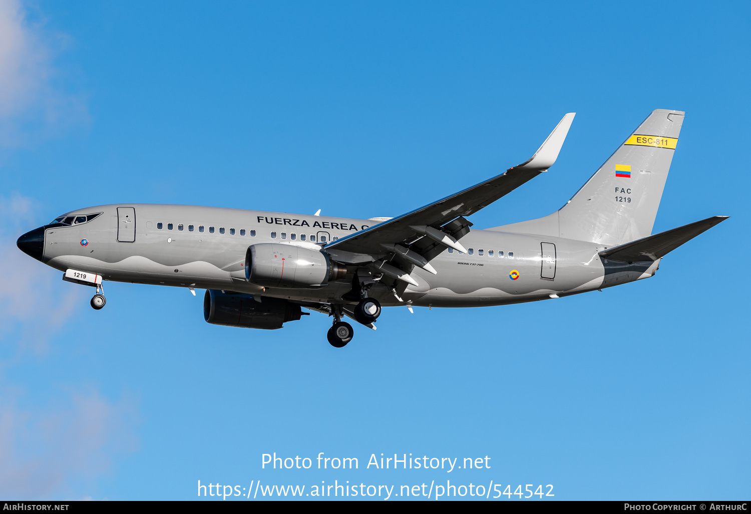 Aircraft Photo of FAC1219 | Boeing 737-732 | Colombia - Air Force | AirHistory.net #544542