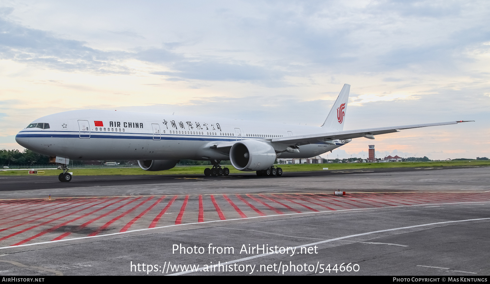 Aircraft Photo of B-2037 | Boeing 777-39L/ER | Air China | AirHistory.net #544660