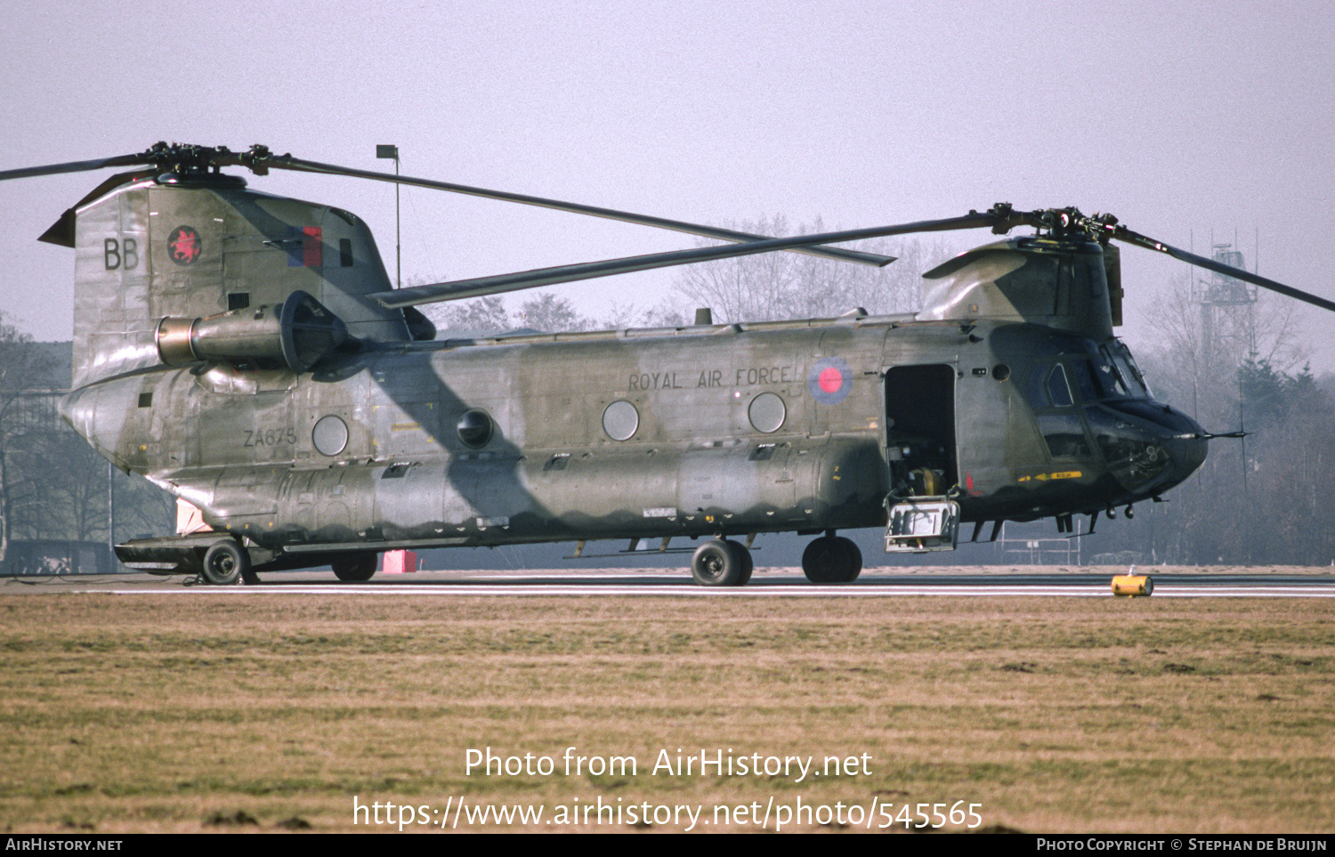 Aircraft Photo of ZA675 | Boeing Vertol Chinook HC1 (352) | UK - Air Force | AirHistory.net #545565