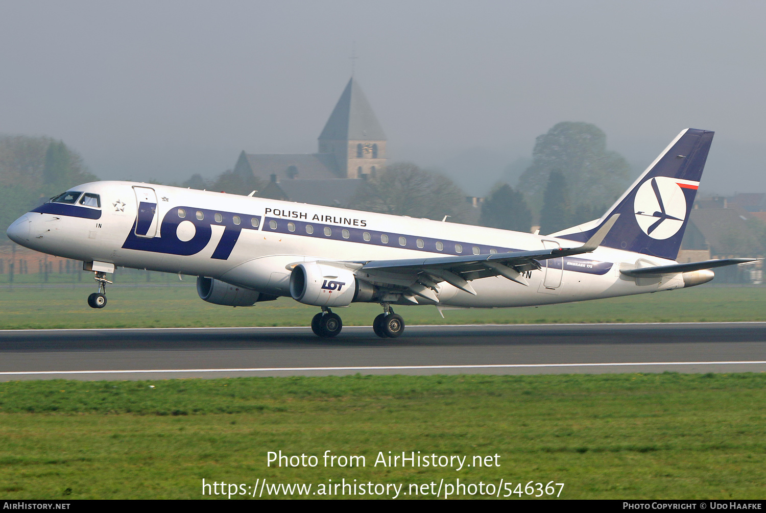 Aircraft Photo of SP-LIN | Embraer 175LR (ERJ-170-200LR) | LOT Polish Airlines - Polskie Linie Lotnicze | AirHistory.net #546367