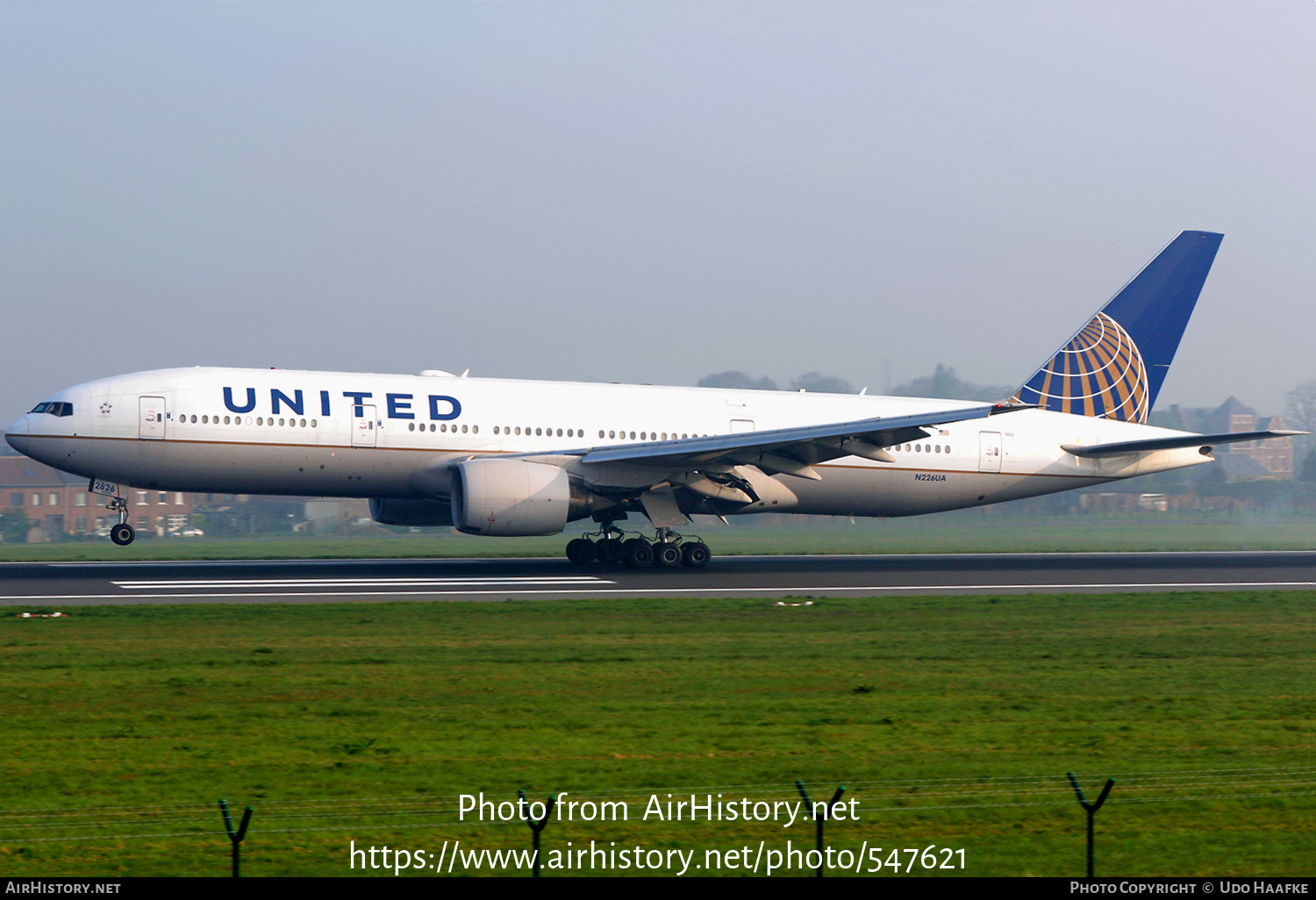 Aircraft Photo of N226UA | Boeing 777-222/ER | United Airlines | AirHistory.net #547621