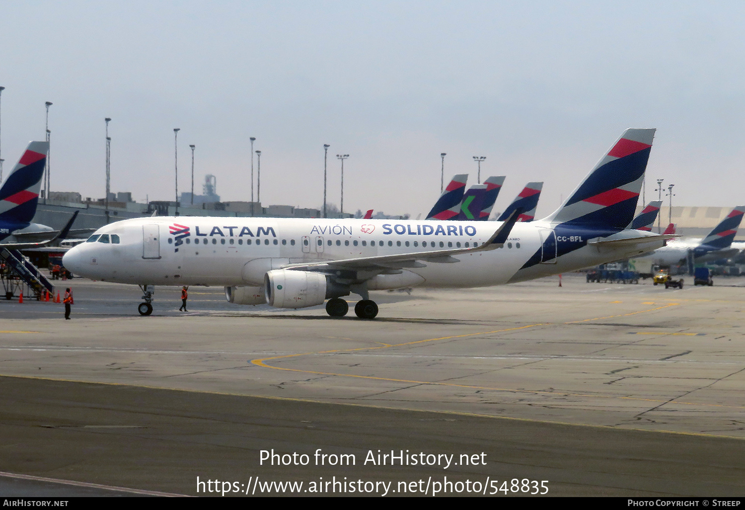 Aircraft Photo of CC-BFL | Airbus A320-214 | LATAM Airlines | AirHistory.net #548835