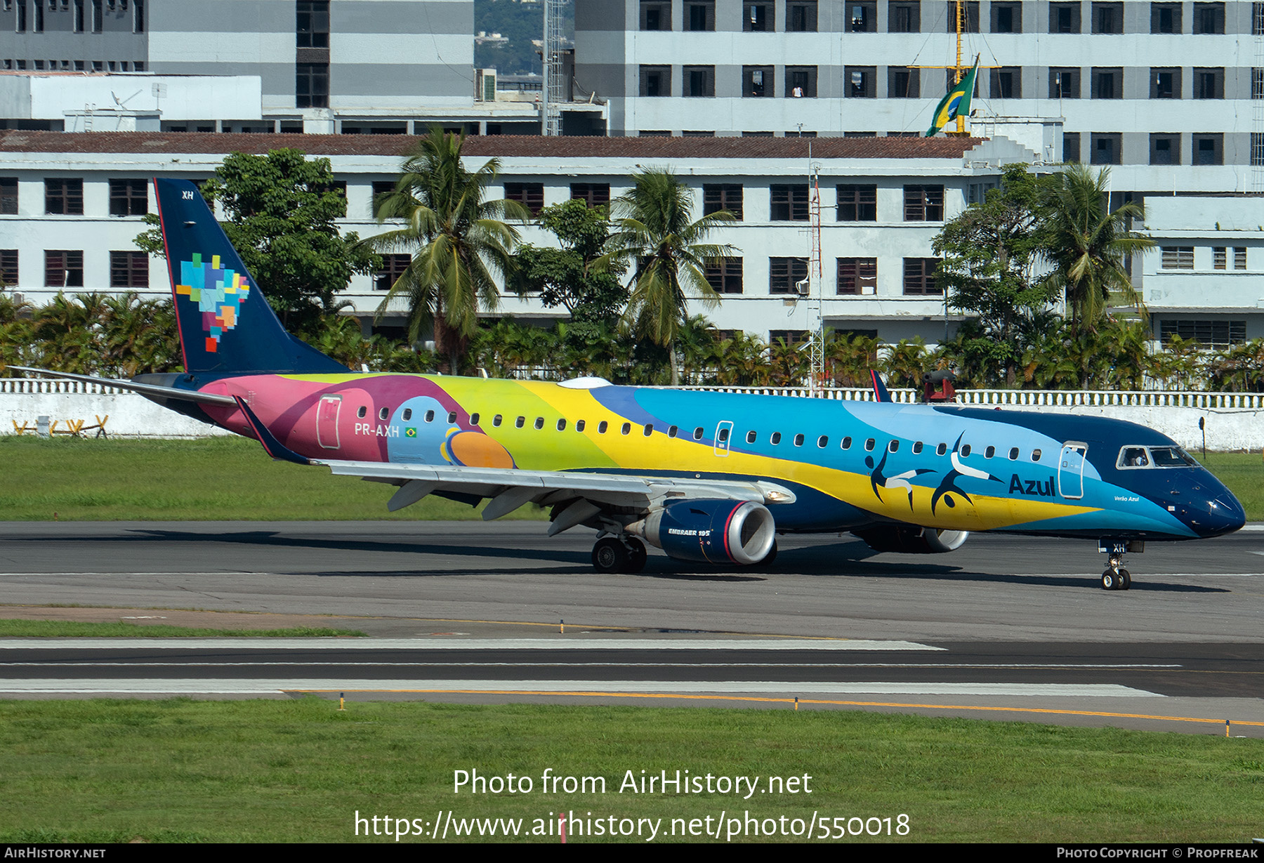 Aircraft Photo of PR-AXH | Embraer 195AR (ERJ-190-200IGW) | Azul Linhas Aéreas Brasileiras | AirHistory.net #550018