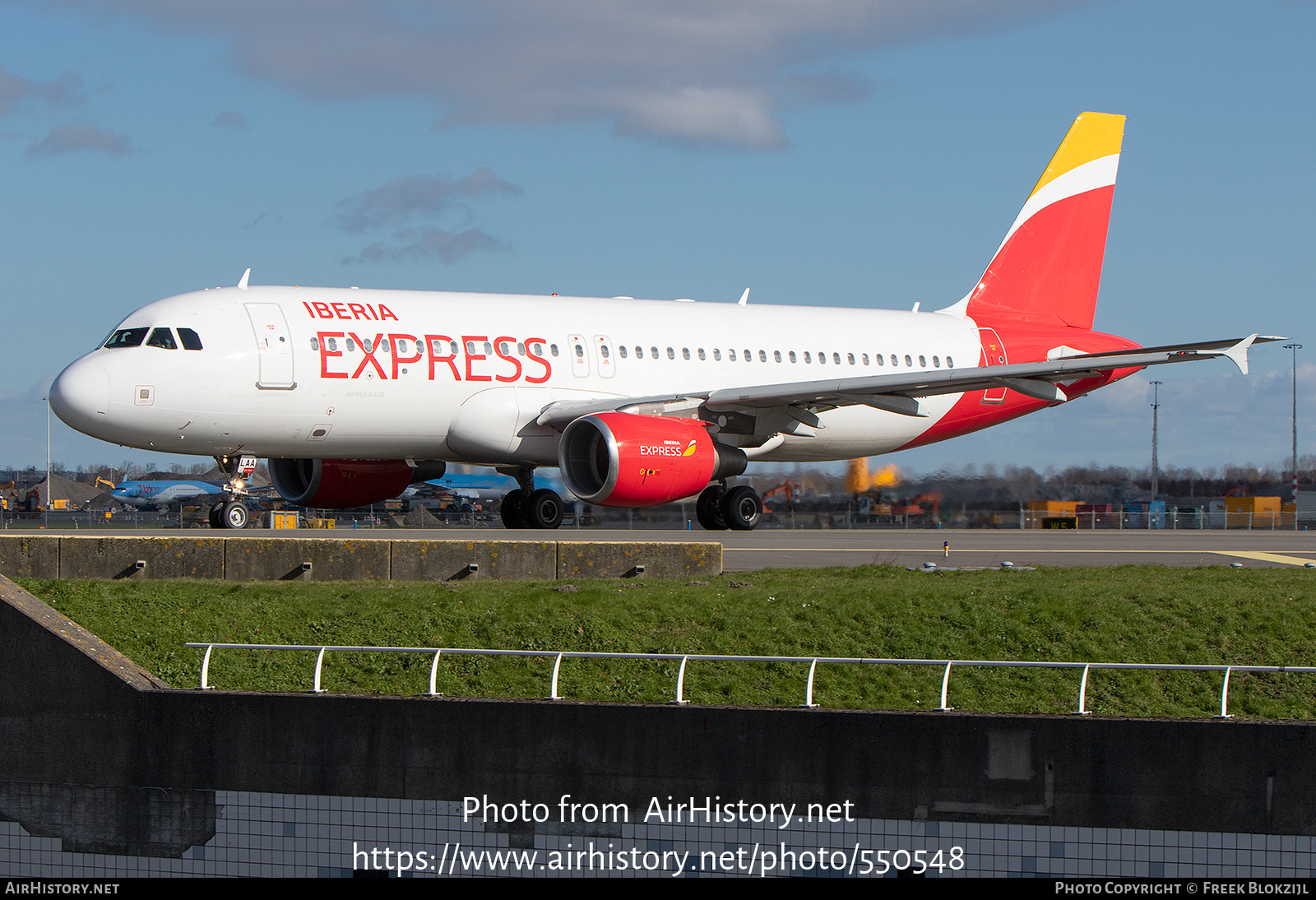 Aircraft Photo of EC-LAA | Airbus A320-214 | Iberia Express | AirHistory.net #550548