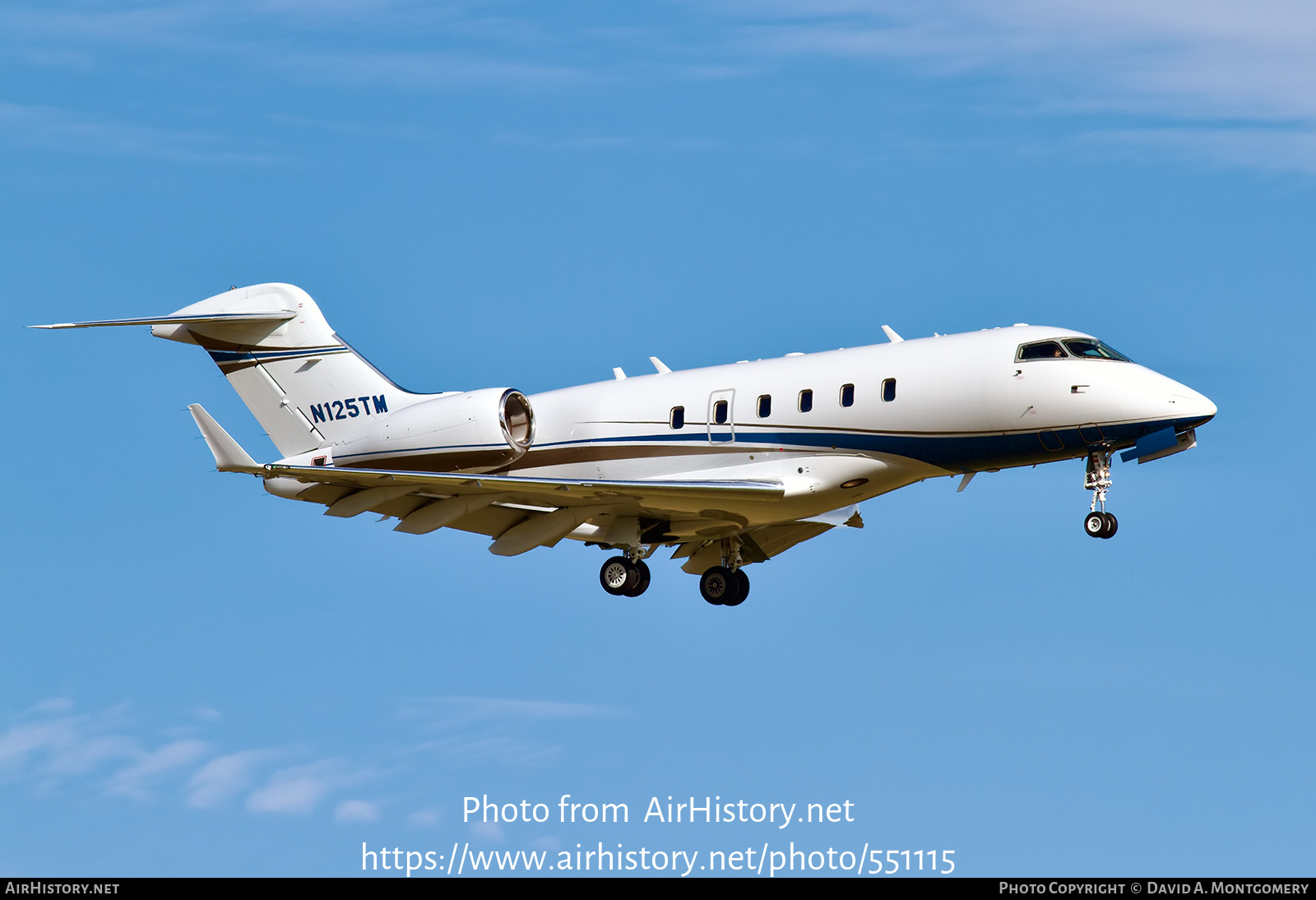 Aircraft Photo of N125TM | Bombardier Challenger 300 (BD-100-1A10) | AirHistory.net #551115