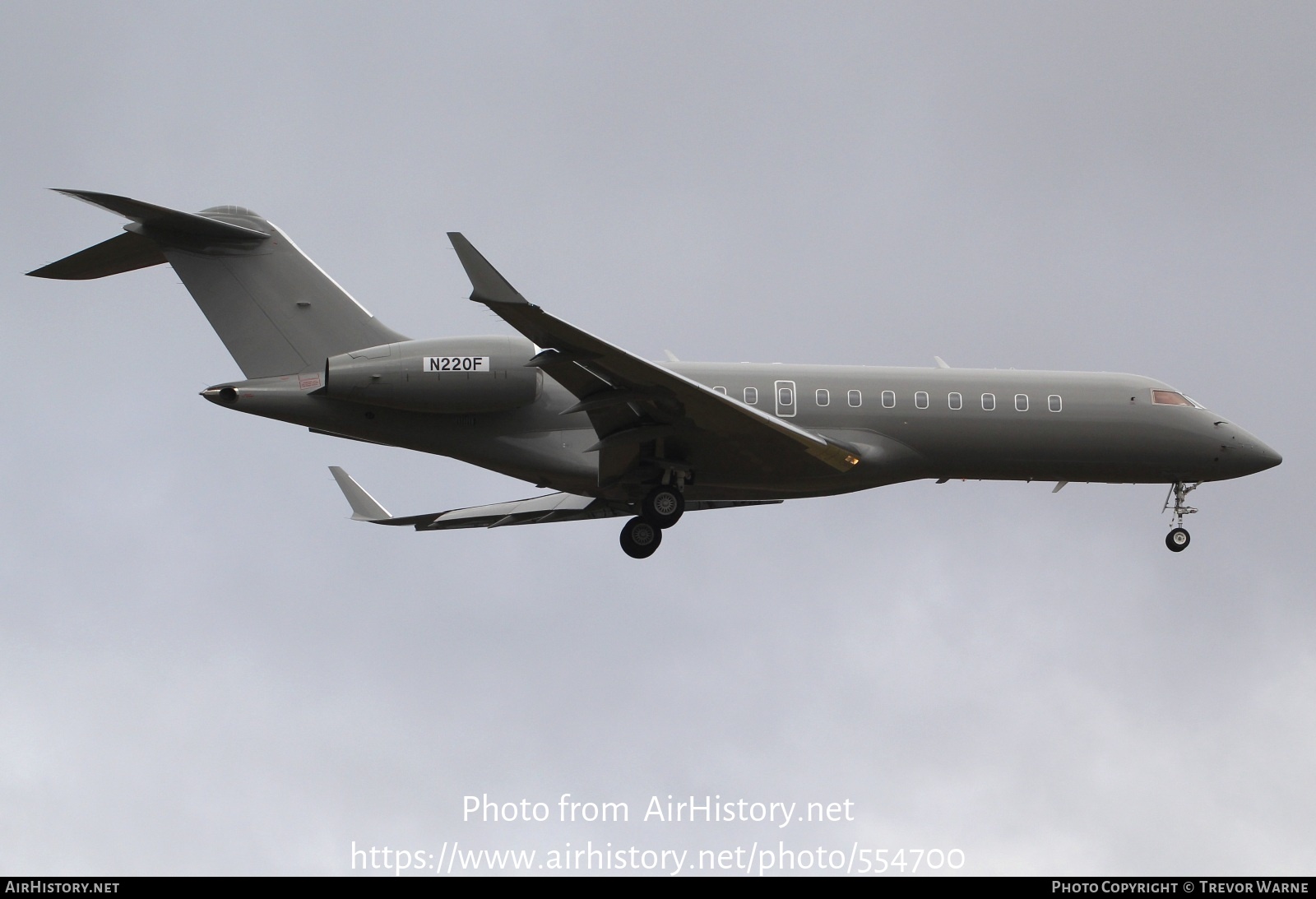 Aircraft Photo of N220F | Bombardier Global Express (BD-700-1A10) | AirHistory.net #554700