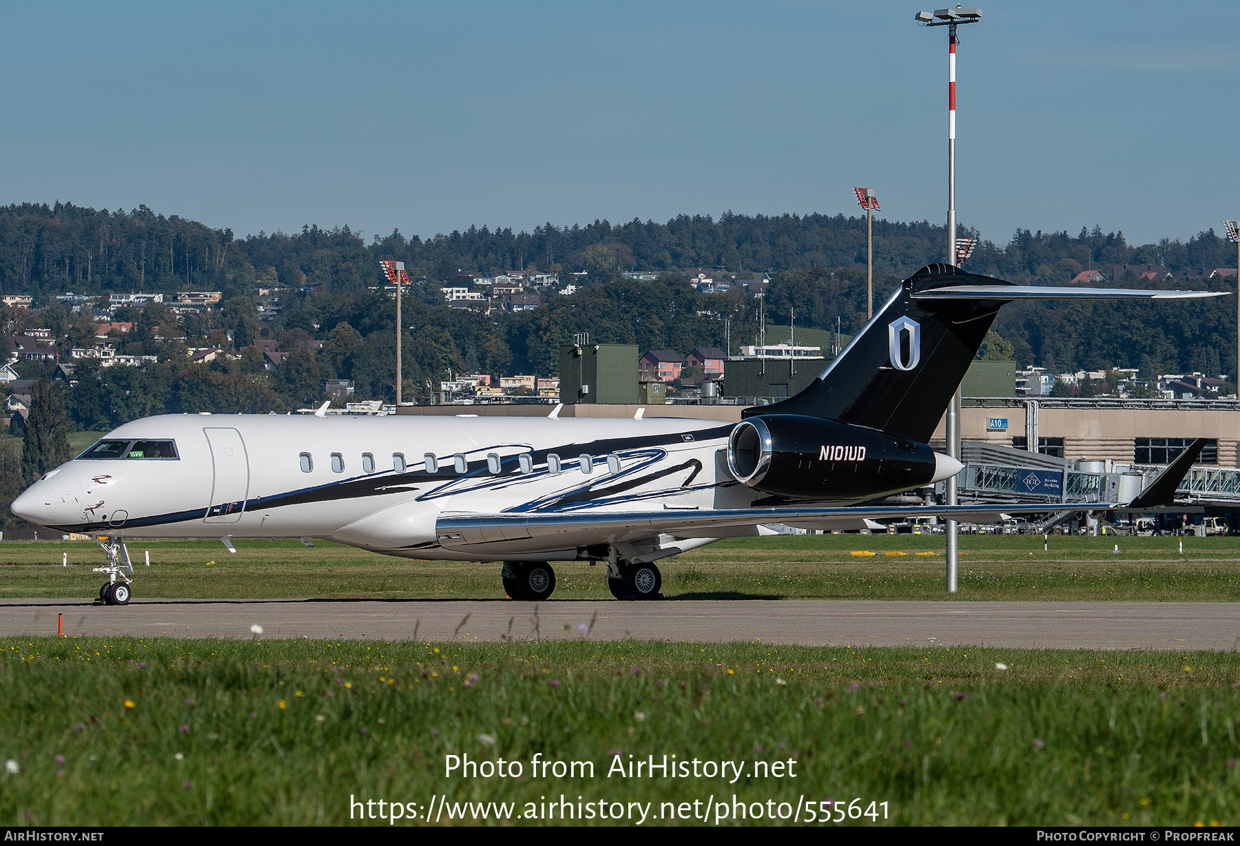 Aircraft Photo of N101UD | Bombardier Global 5500 (BD-700-1A11) | AirHistory.net #555641