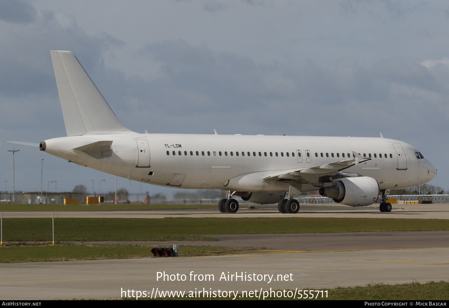 Aircraft Photo of YL-LDM | Airbus A320-214 | AirHistory.net #555711