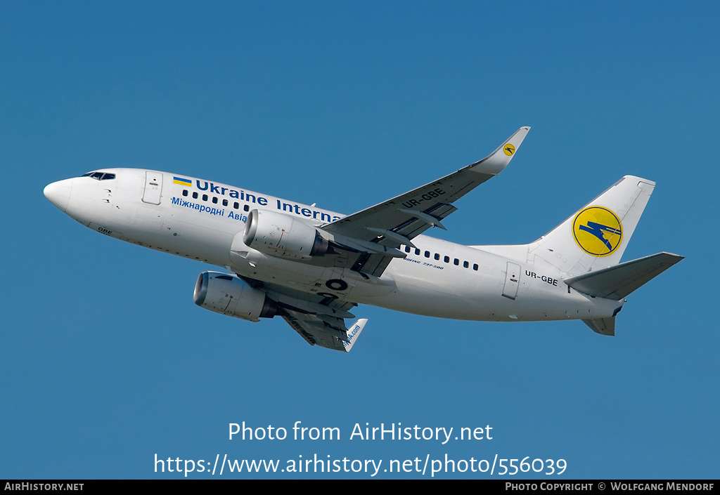 Aircraft Photo of UR-GBE | Boeing 737-548 | Ukraine International Airlines | AirHistory.net #556039