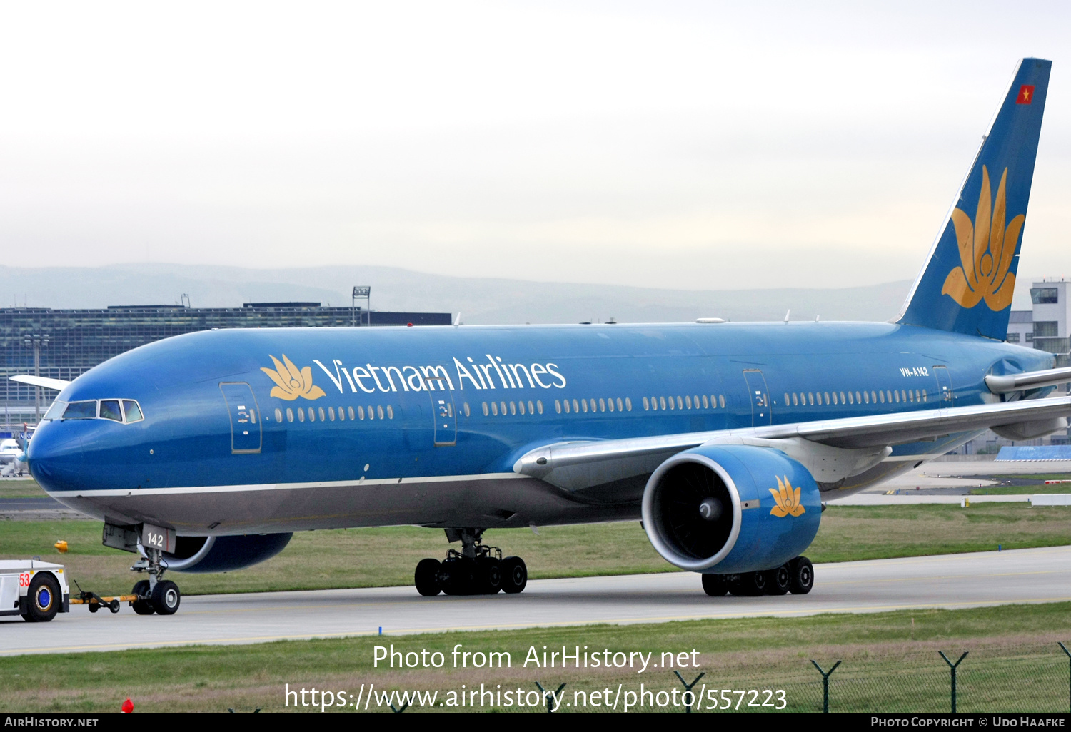 Aircraft Photo of VN-A142 | Boeing 777-2Q8/ER | Vietnam Airlines | AirHistory.net #557223