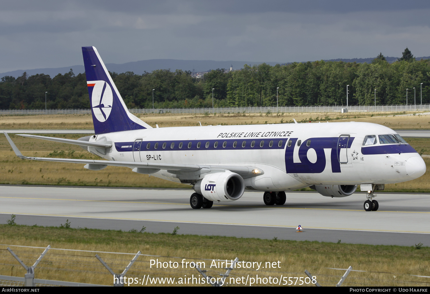 Aircraft Photo of SP-LIC | Embraer 175LR (ERJ-170-200LR) | LOT Polish Airlines - Polskie Linie Lotnicze | AirHistory.net #557508