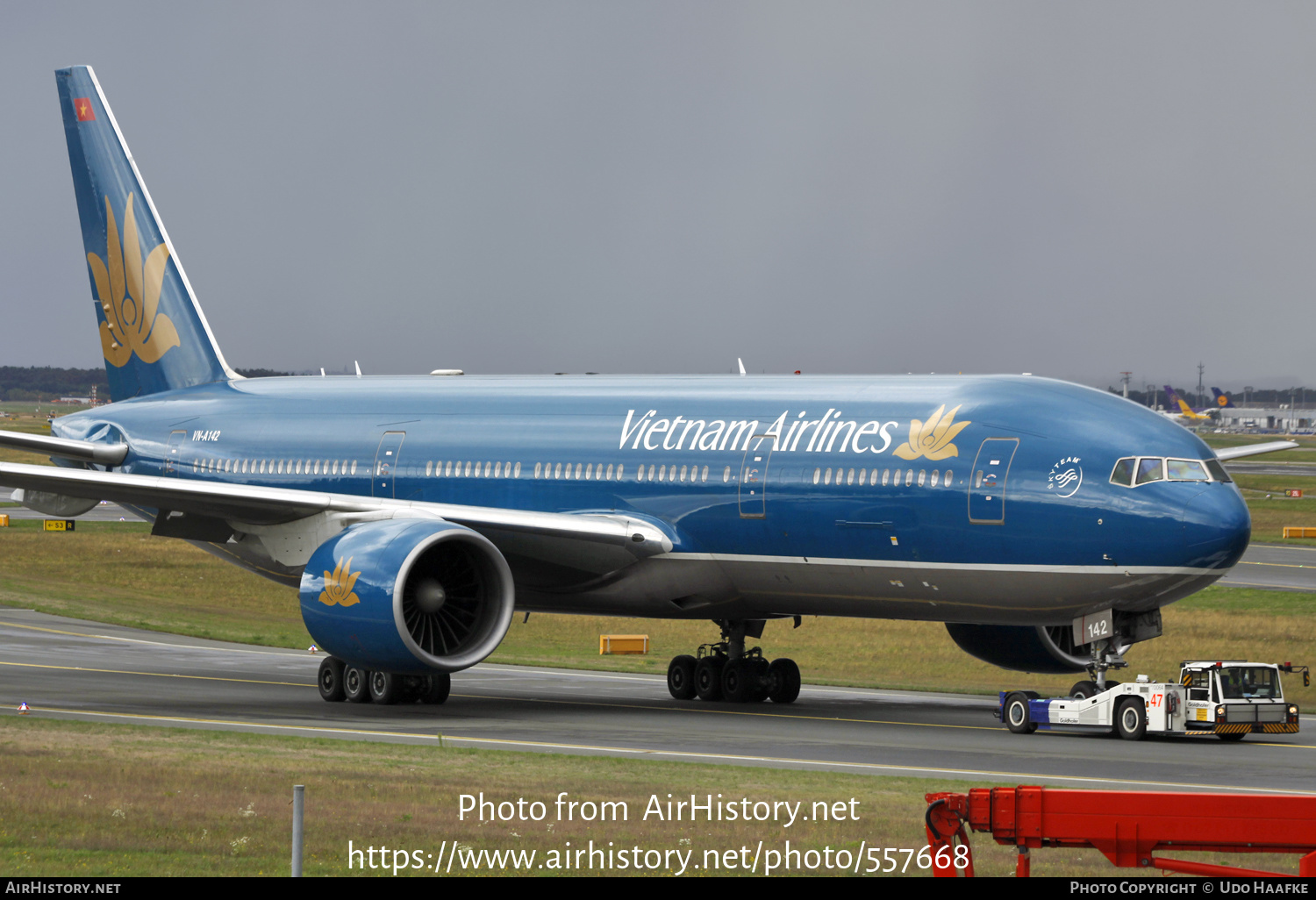 Aircraft Photo of VN-A142 | Boeing 777-2Q8/ER | Vietnam Airlines | AirHistory.net #557668