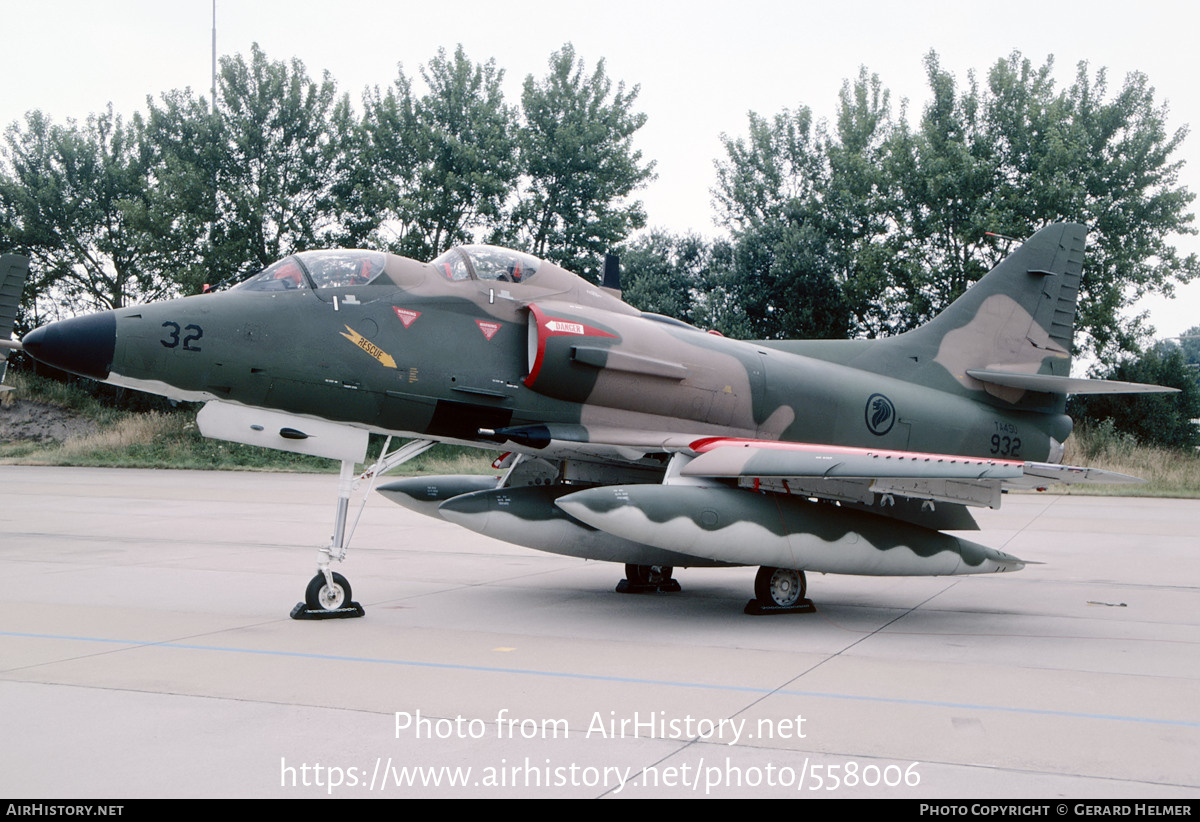 Aircraft Photo of 932 | Douglas TA-4SU Skyhawk | Singapore - Air Force | AirHistory.net #558006